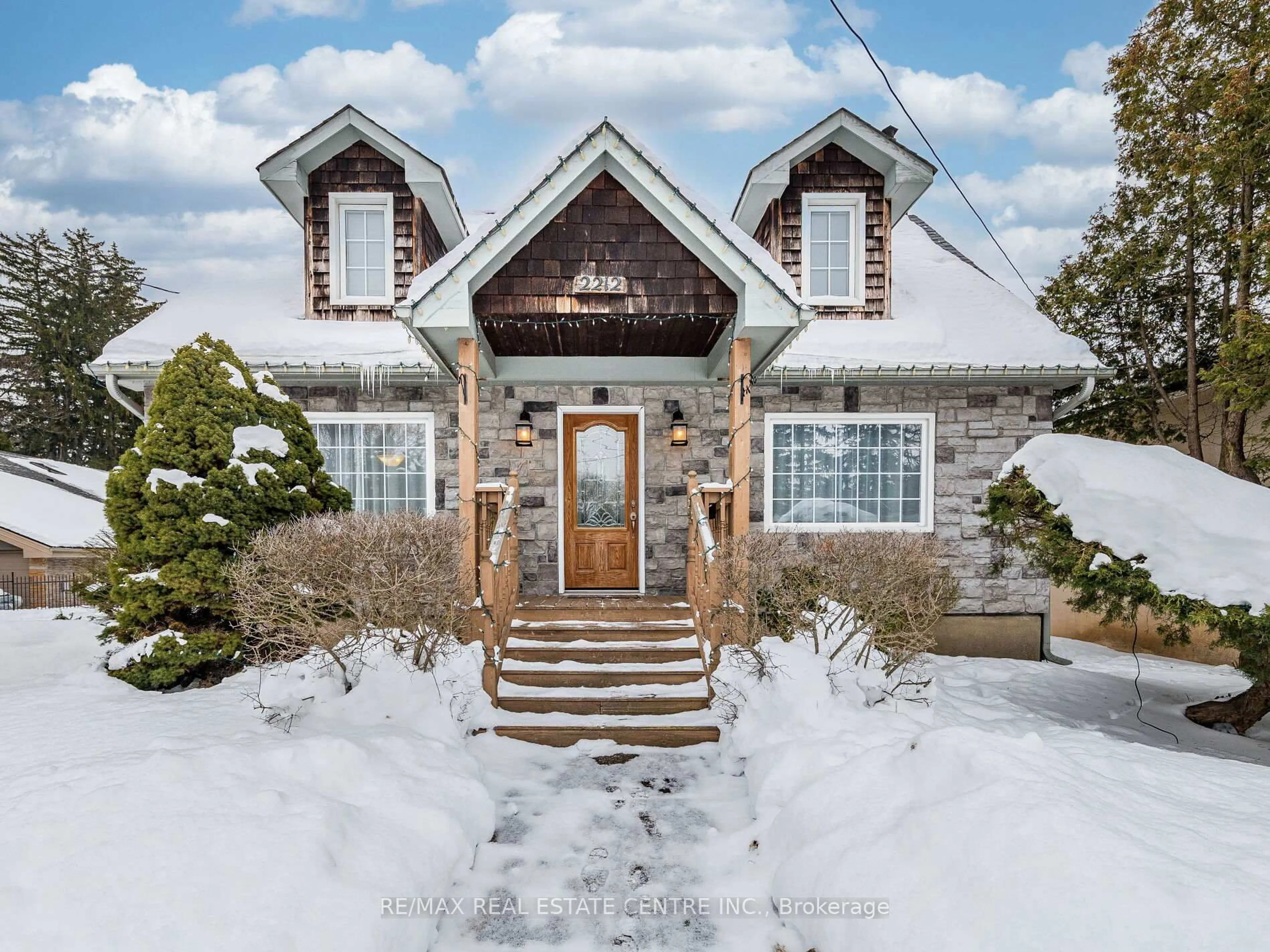 Home with brick exterior material, street for 2212 Mississauga Rd, Mississauga Ontario L5H 2K9