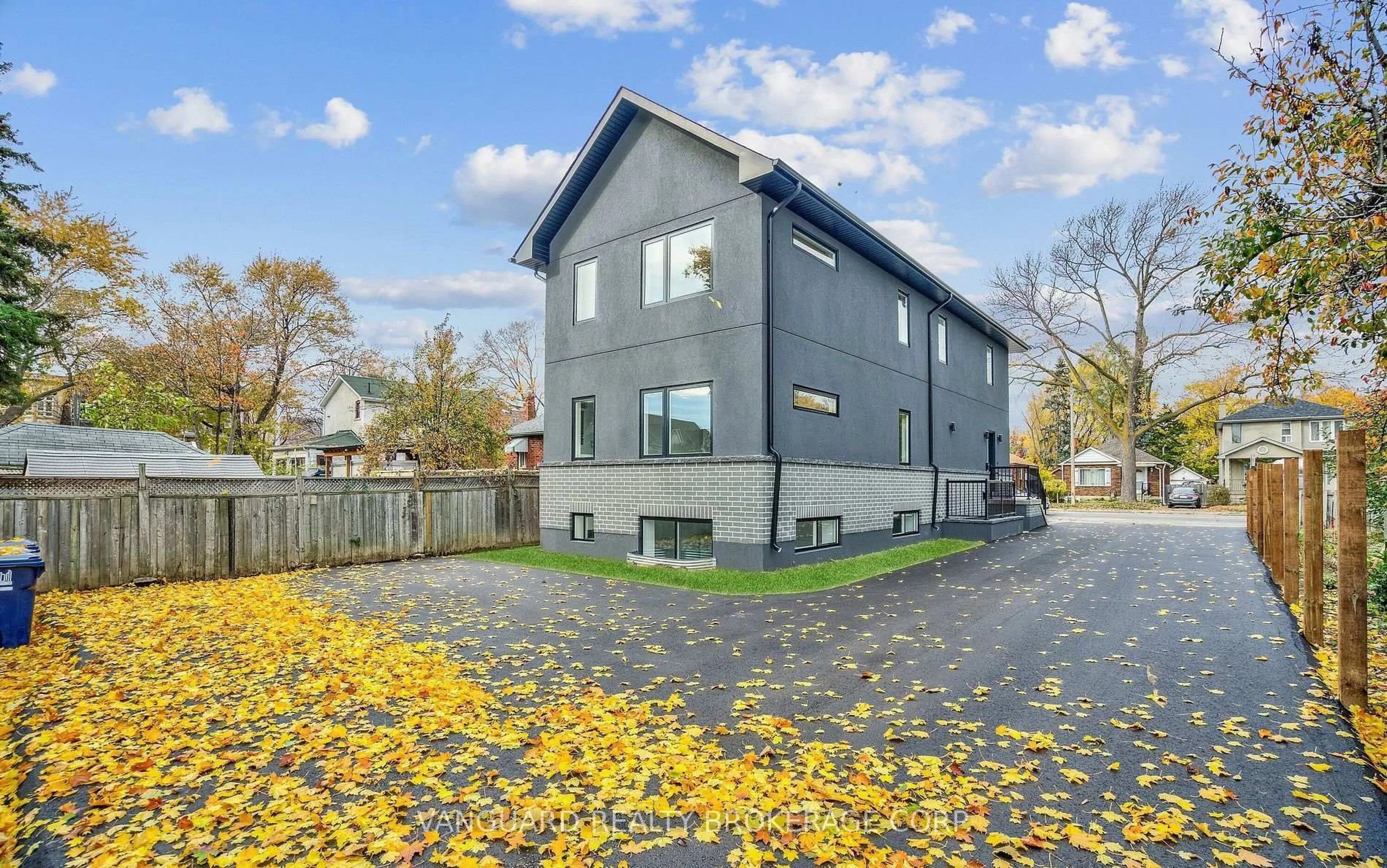 Unknown for 1937 Lawrence Ave, Toronto Ontario M9N 1G8