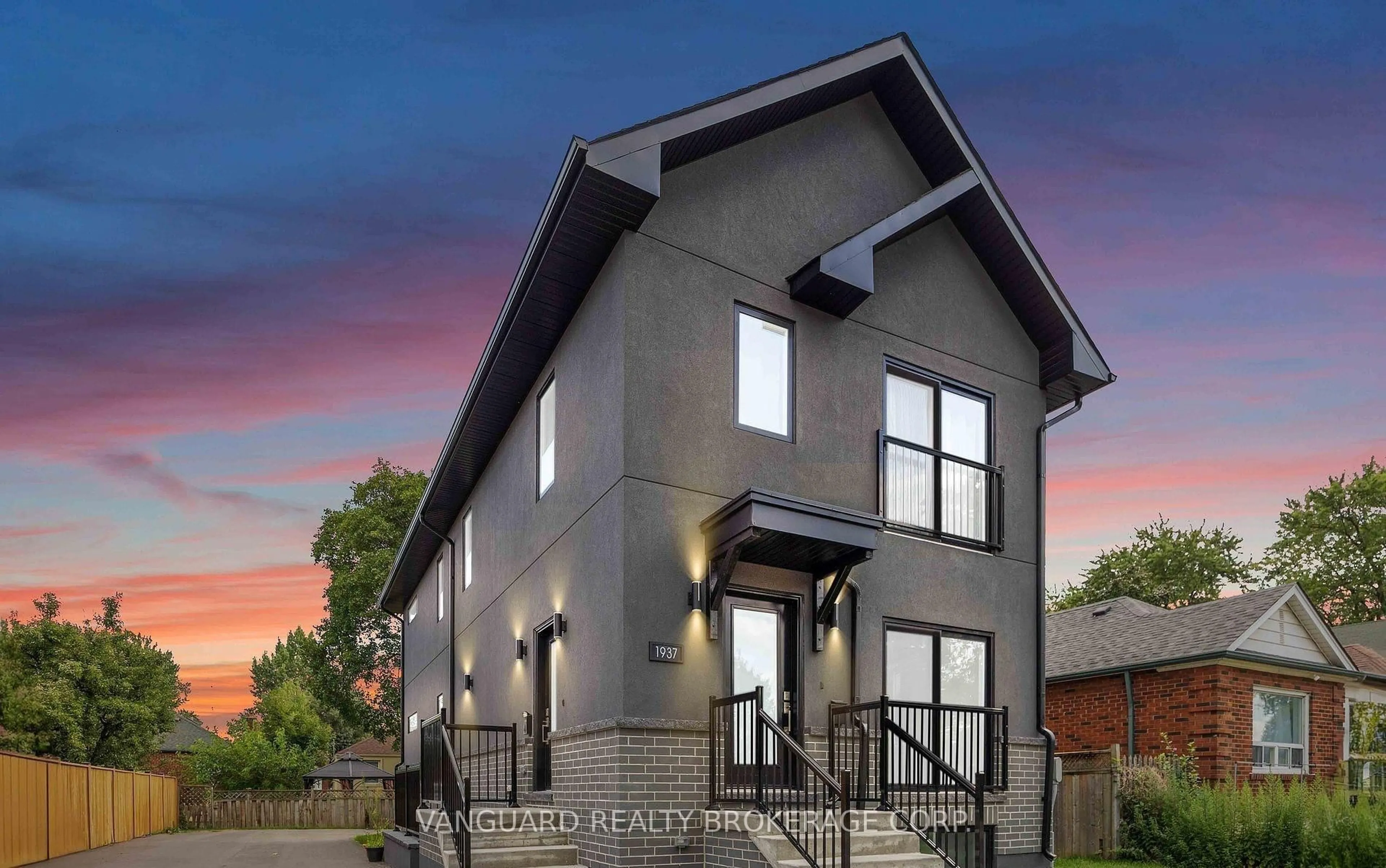 Home with brick exterior material, unknown for 1937 Lawrence Ave, Toronto Ontario M9N 1G8