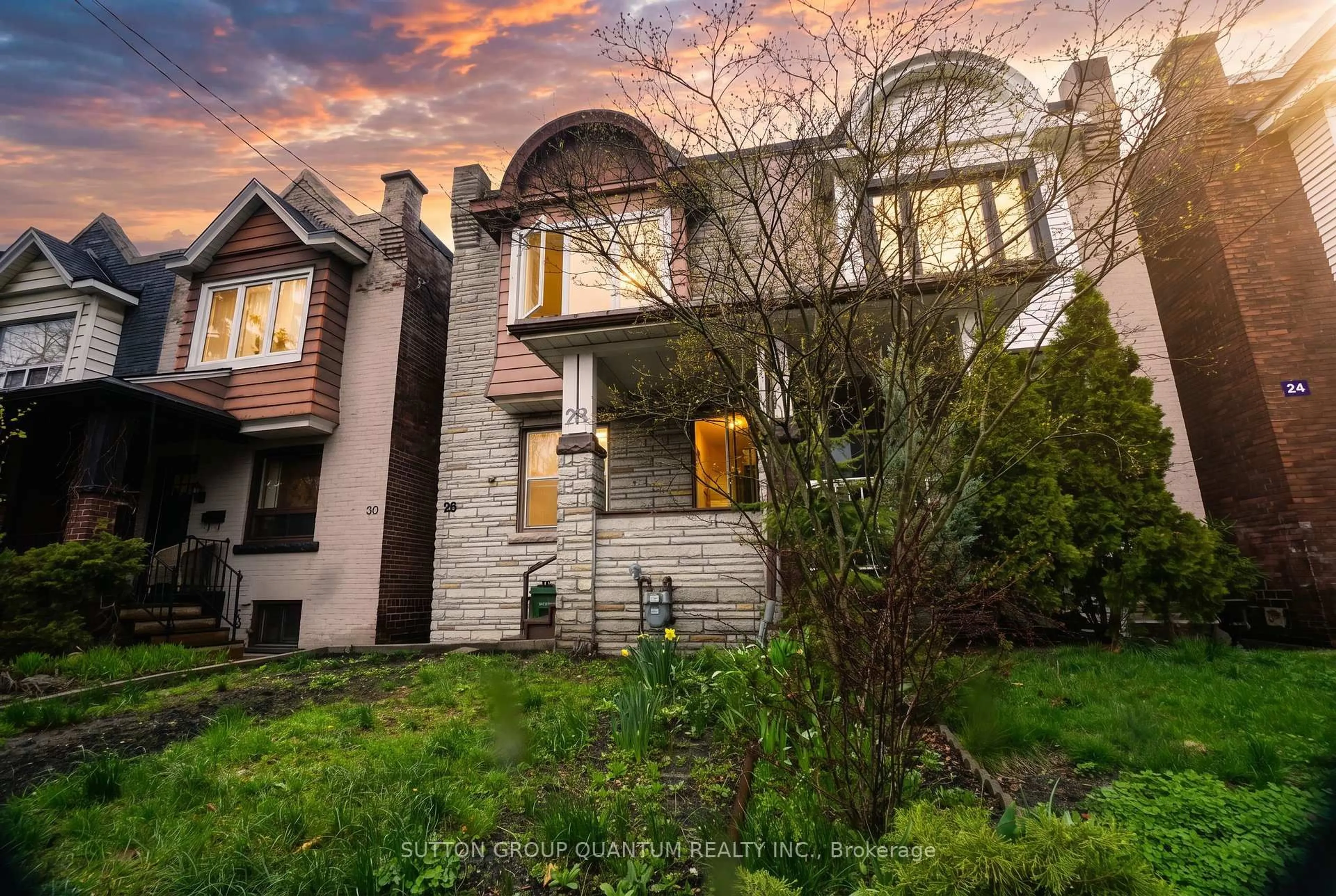 Unknown for 28 Silver Ave, Toronto Ontario M6R 1X8