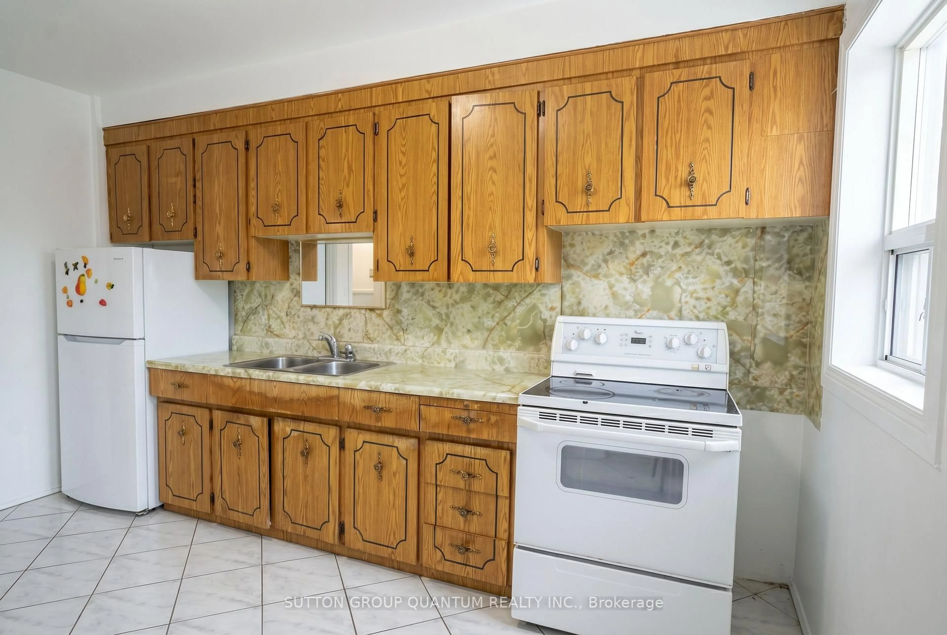 Standard kitchen, ceramic/tile floor for 28 Silver Ave, Toronto Ontario M6R 1X8