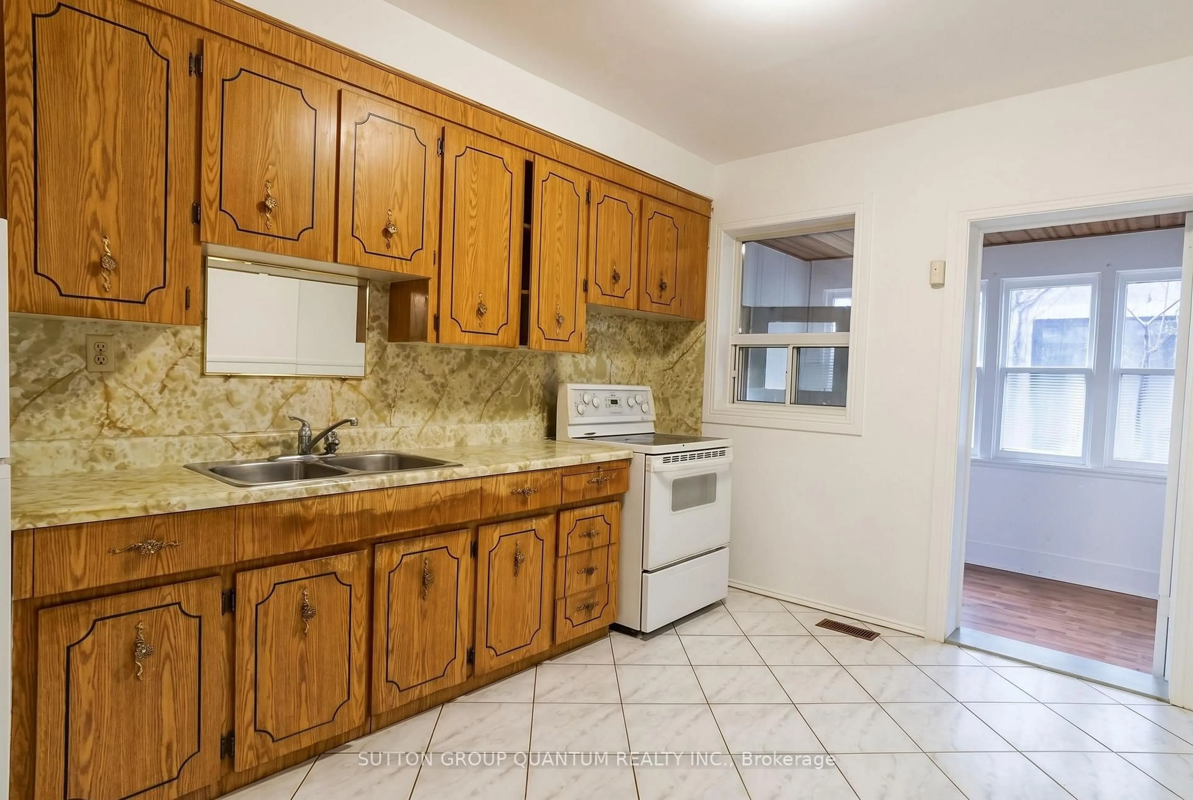 Standard kitchen, ceramic/tile floor for 28 Silver Ave, Toronto Ontario M6R 1X8