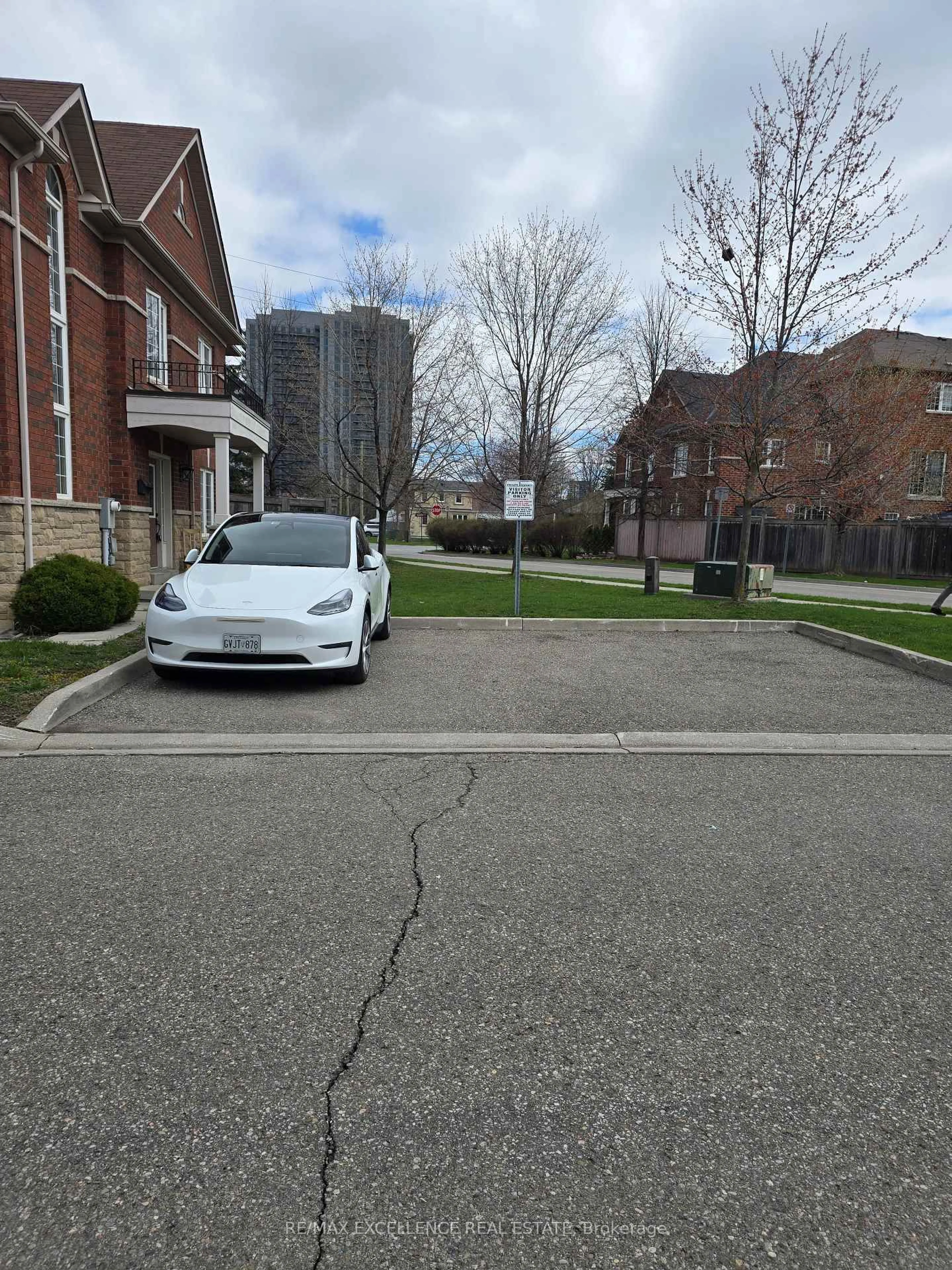 Parking for 10 Sand Wedge Lane, Brampton Ontario L6X 0H1