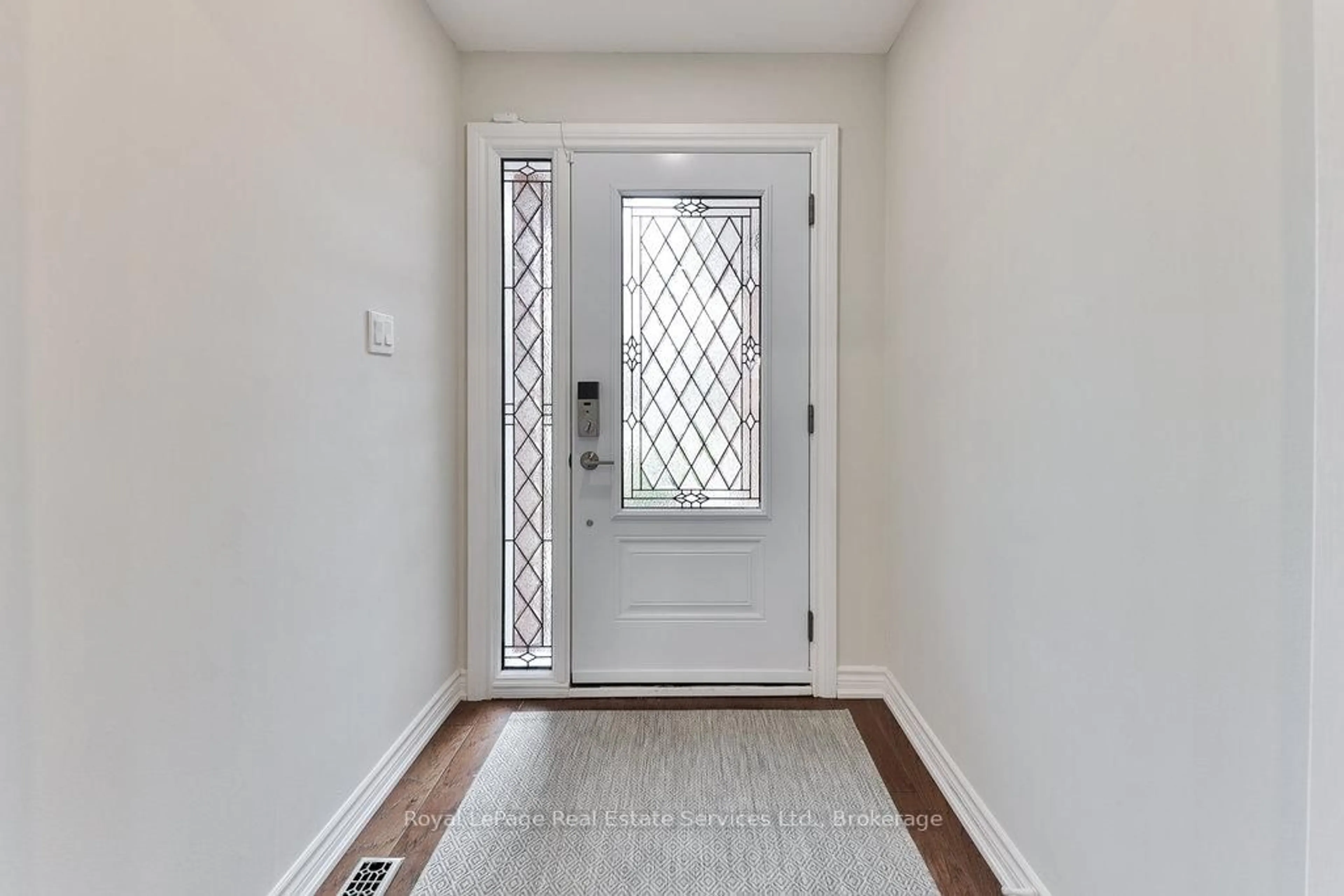 Indoor entryway for 1531 Stoneybrook Tr, Oakville Ontario L6M 2R4
