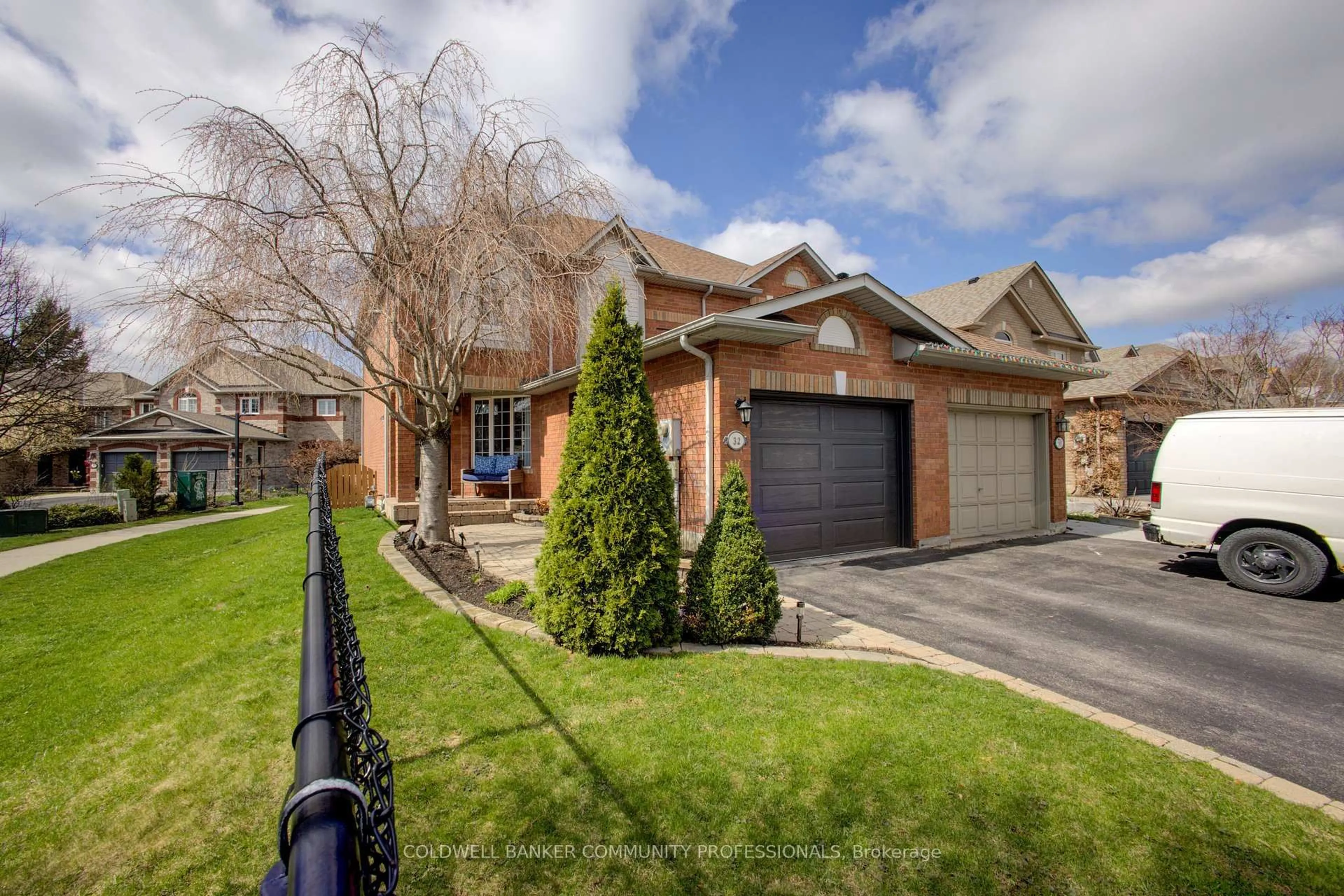 Home with brick exterior material, street for 32 Mcclure Crt, Halton Hills Ontario L7G 5X6