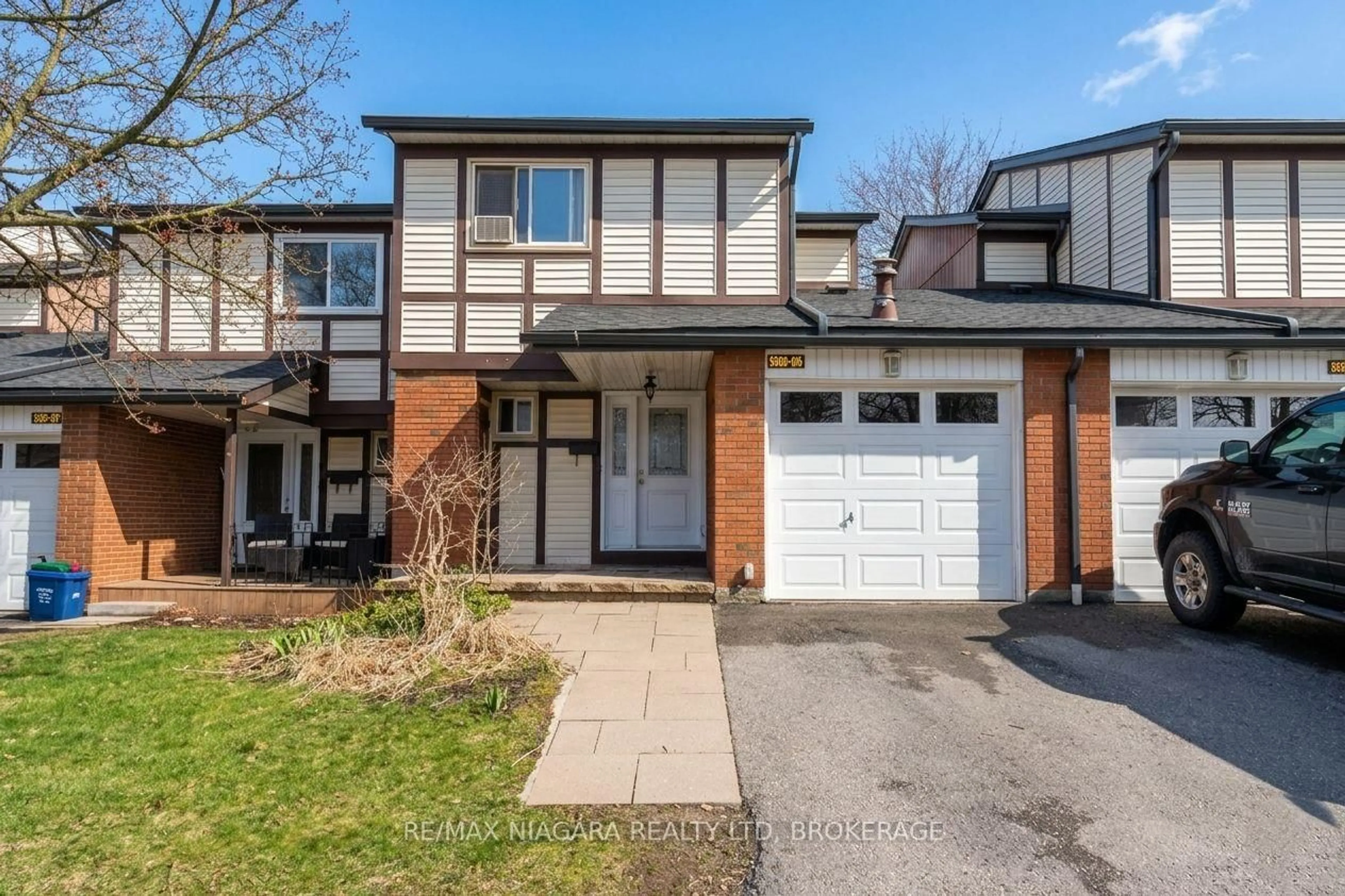 Unknown for 5095 Pinedale Ave #106, Burlington Ontario L7L 5K3