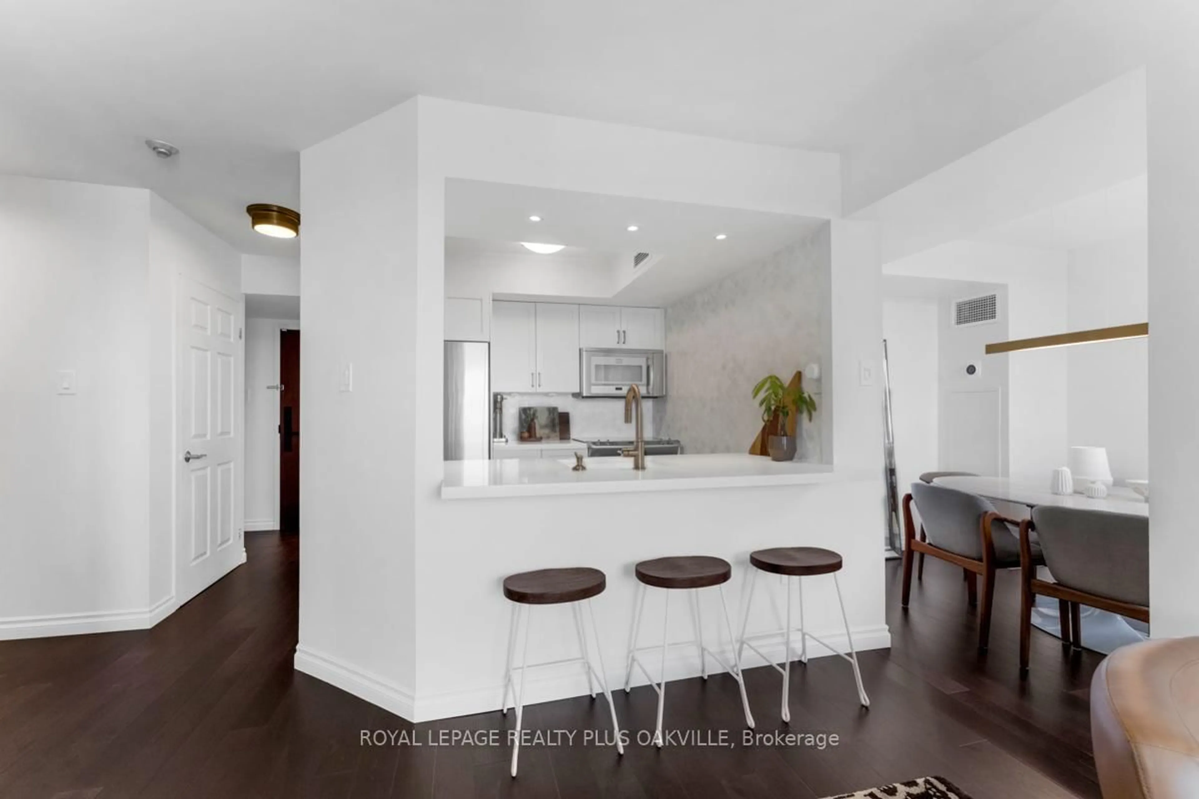 Open concept kitchen, unknown for 185 Robinson St #315, Oakville Ontario L6J 7P6