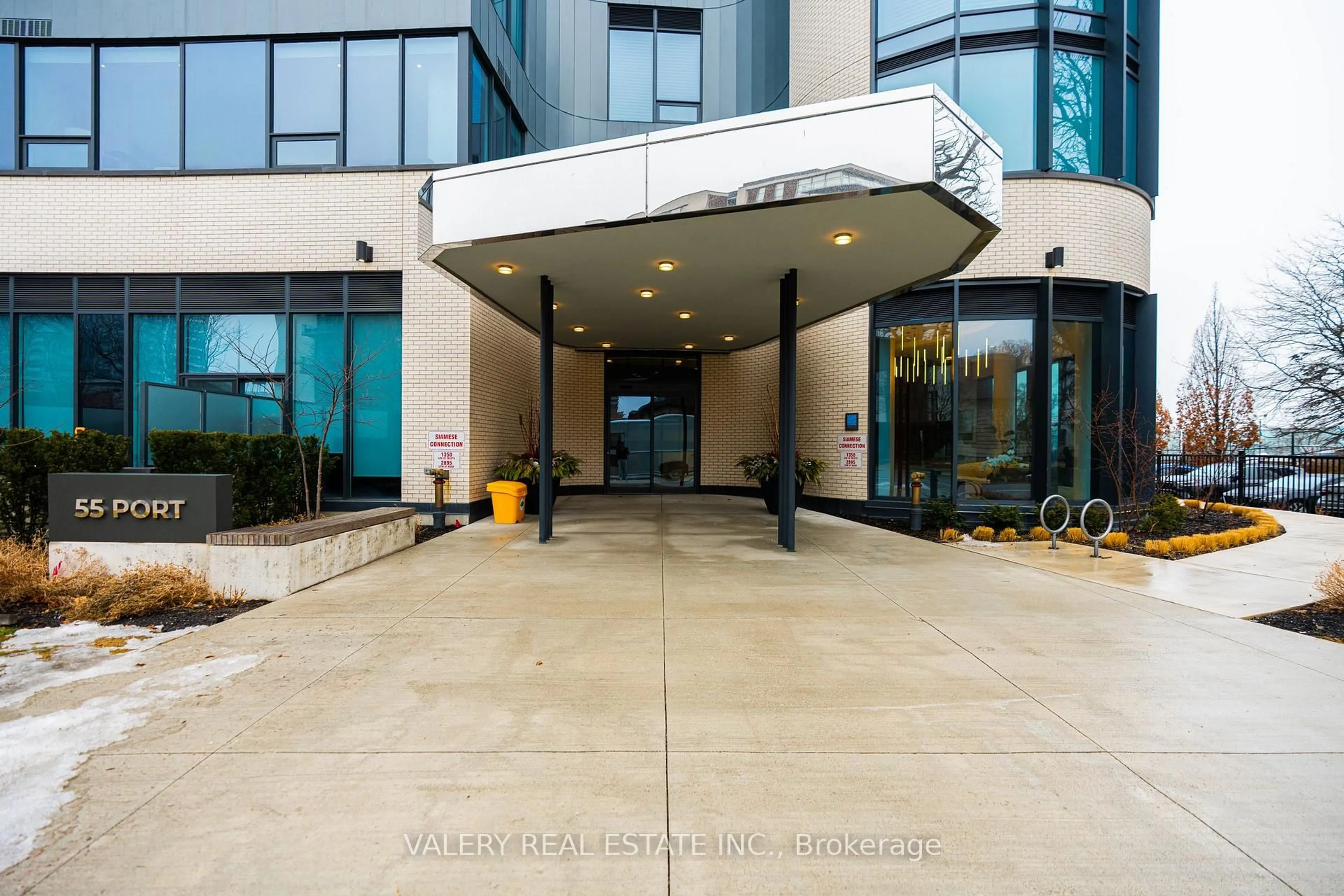 Indoor foyer for 55 Port St #504, Mississauga Ontario L5G 4P3