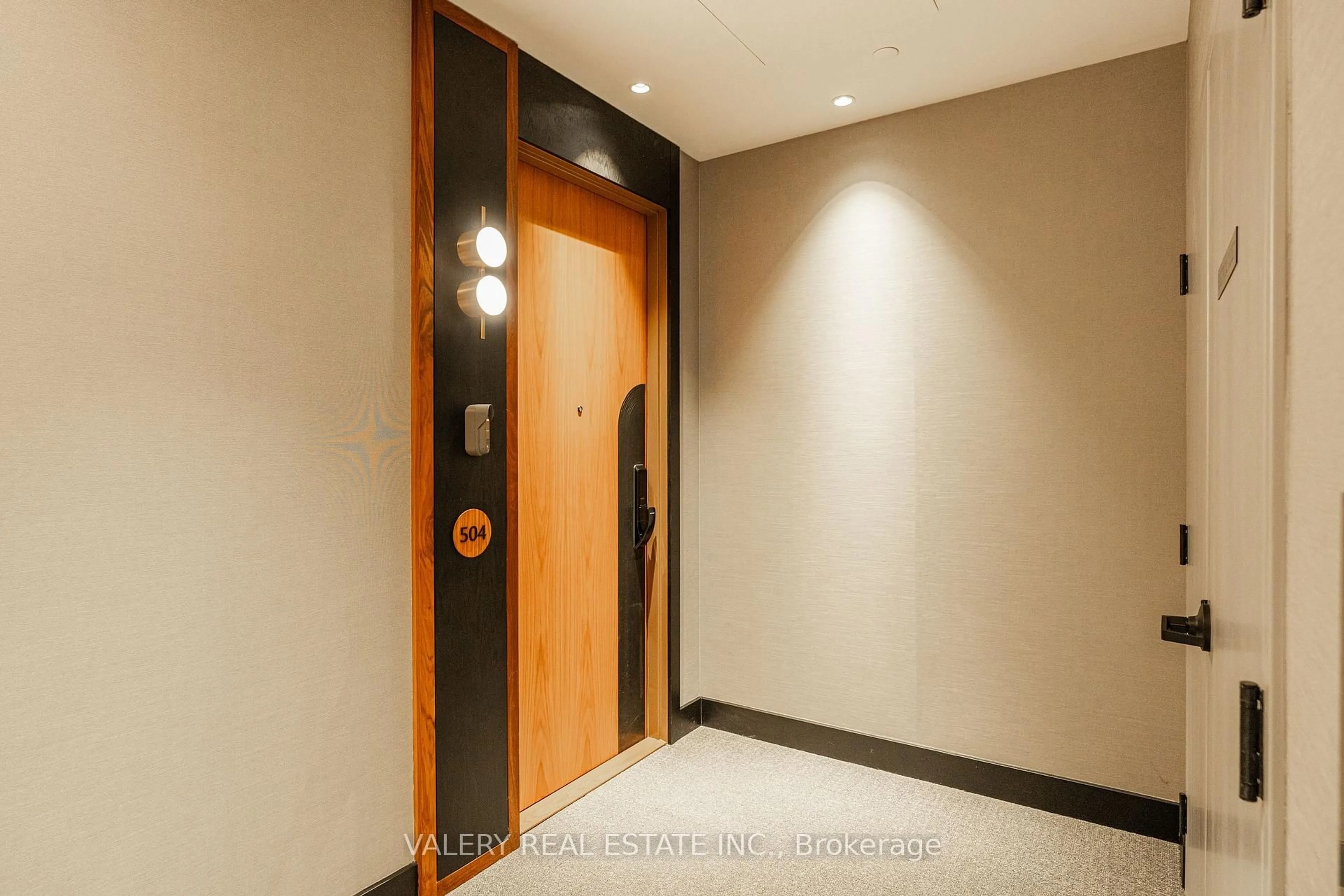 Indoor foyer for 55 Port St #504, Mississauga Ontario L5G 4P3