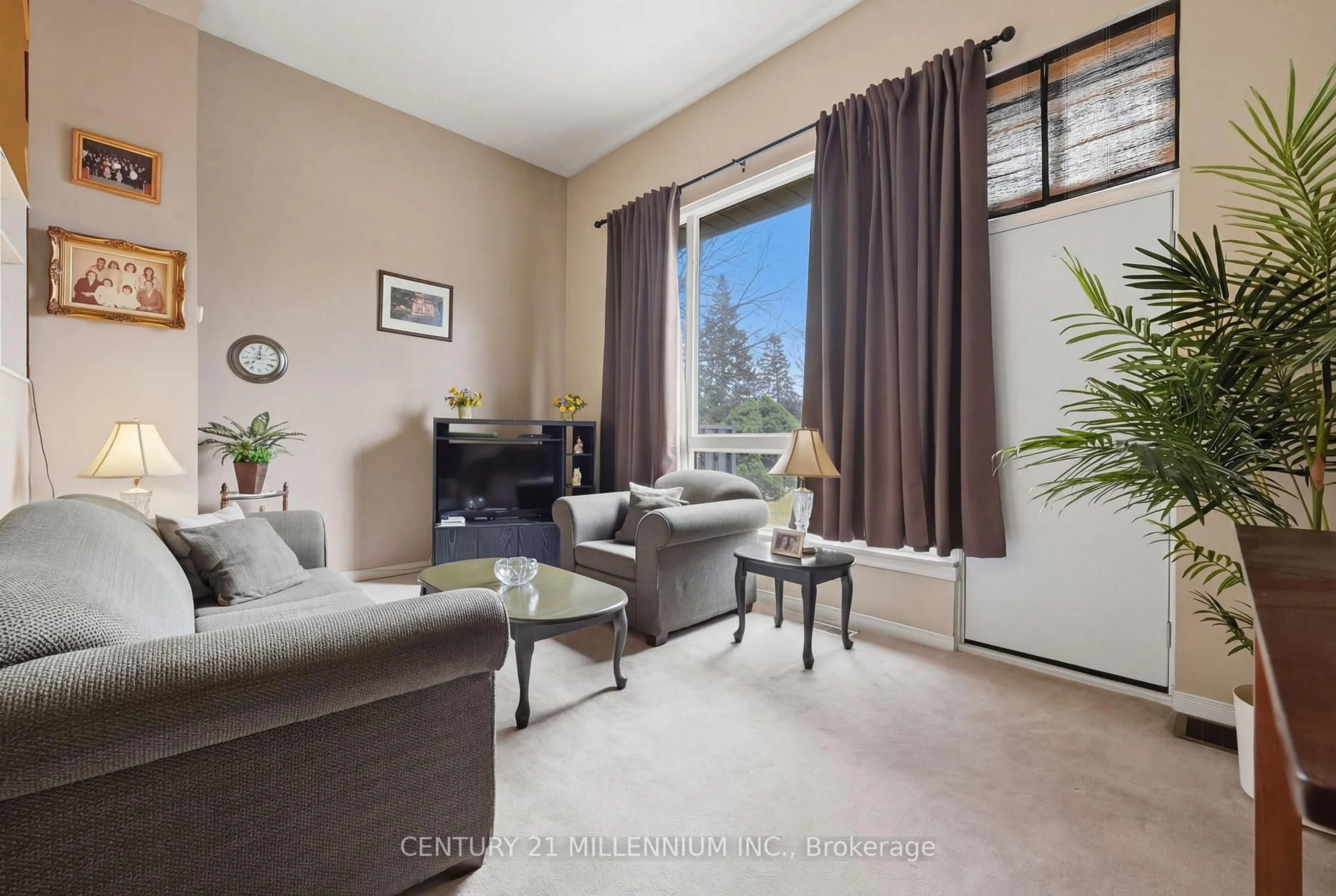 Living room with furniture, unknown for 107 Darras Crt, Brampton Ontario L6T 1W7