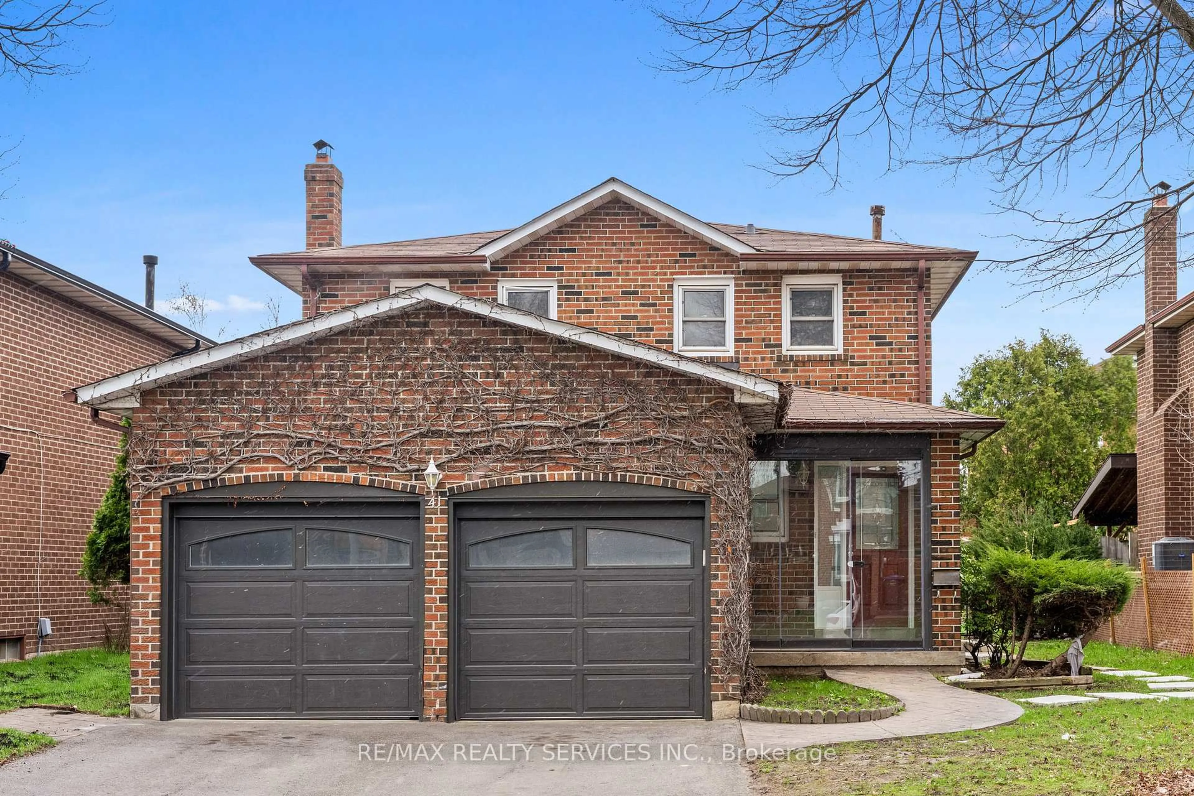 Home with brick exterior material, street for 41 Tanager Sq, Brampton Ontario L6Z 1X1