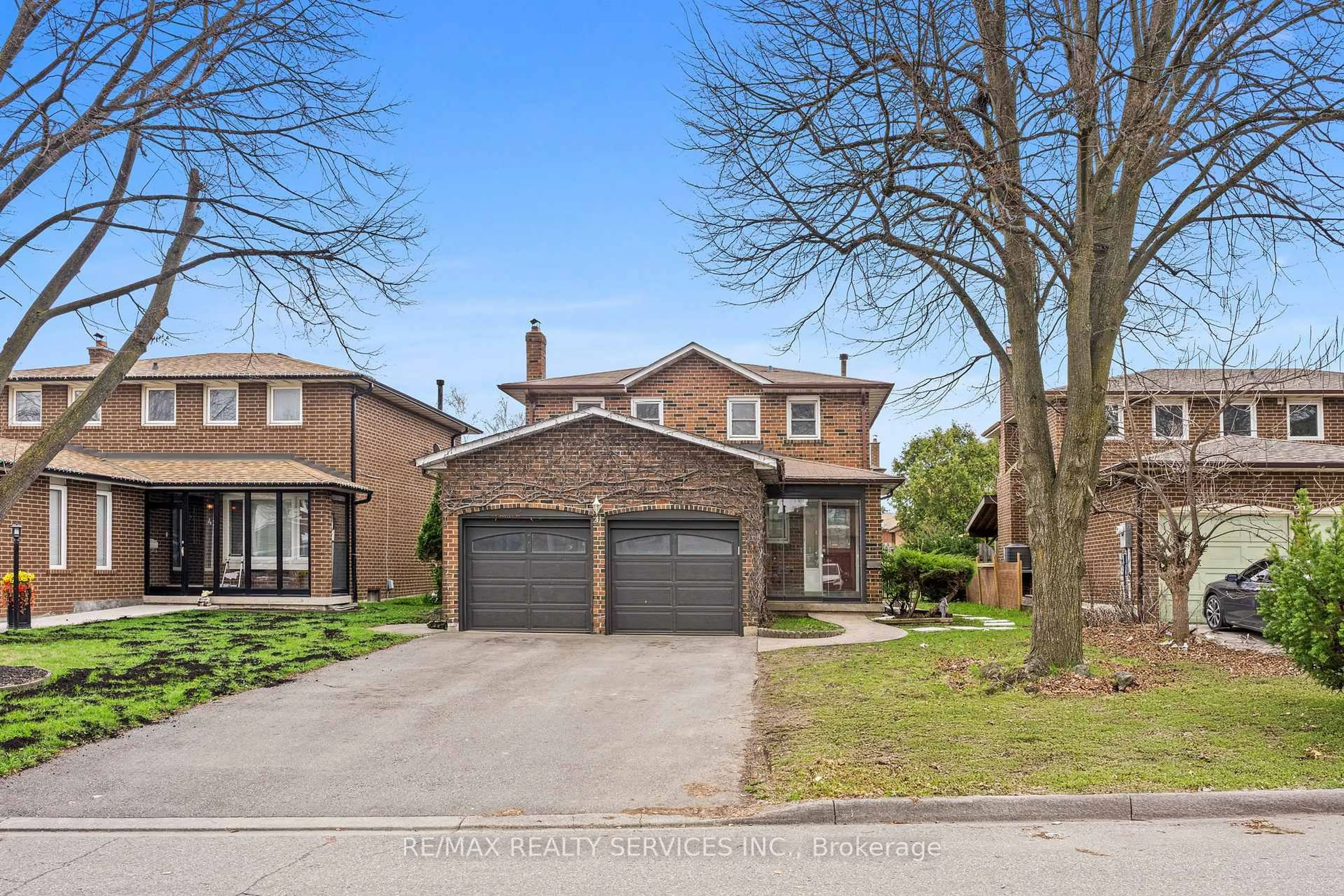 Home with brick exterior material, street for 41 Tanager Sq, Brampton Ontario L6Z 1X1