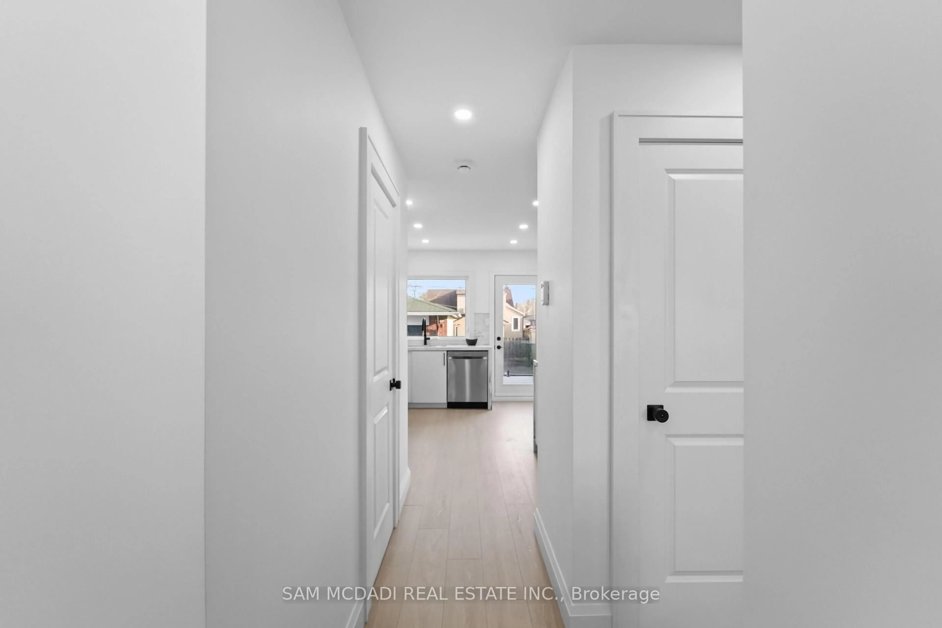 Indoor entryway for 25 Falstaff Ave, Toronto Ontario M6L 2C6