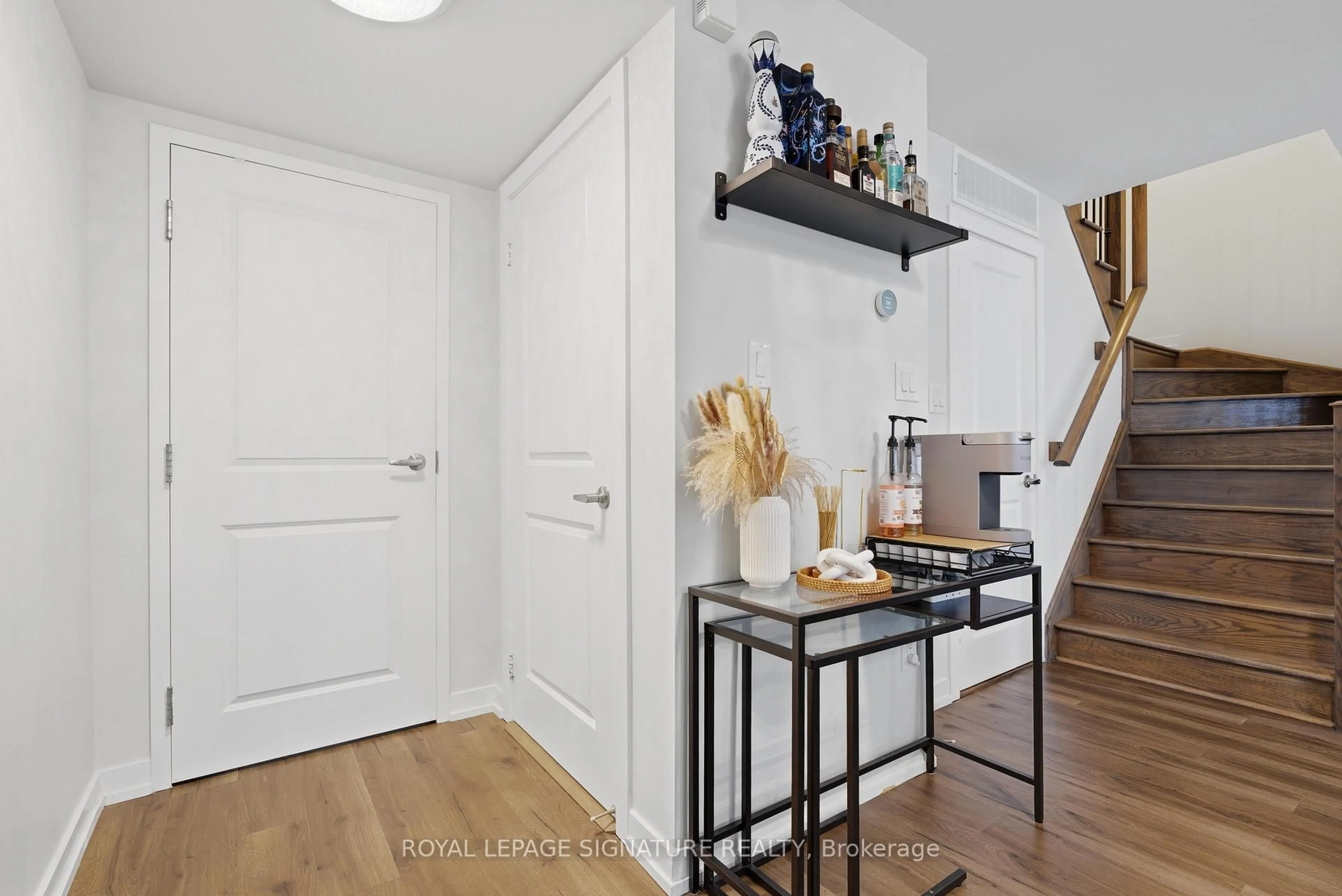 Indoor entryway for 2315 Sheppard Ave #50, Toronto Ontario M9M 0E8