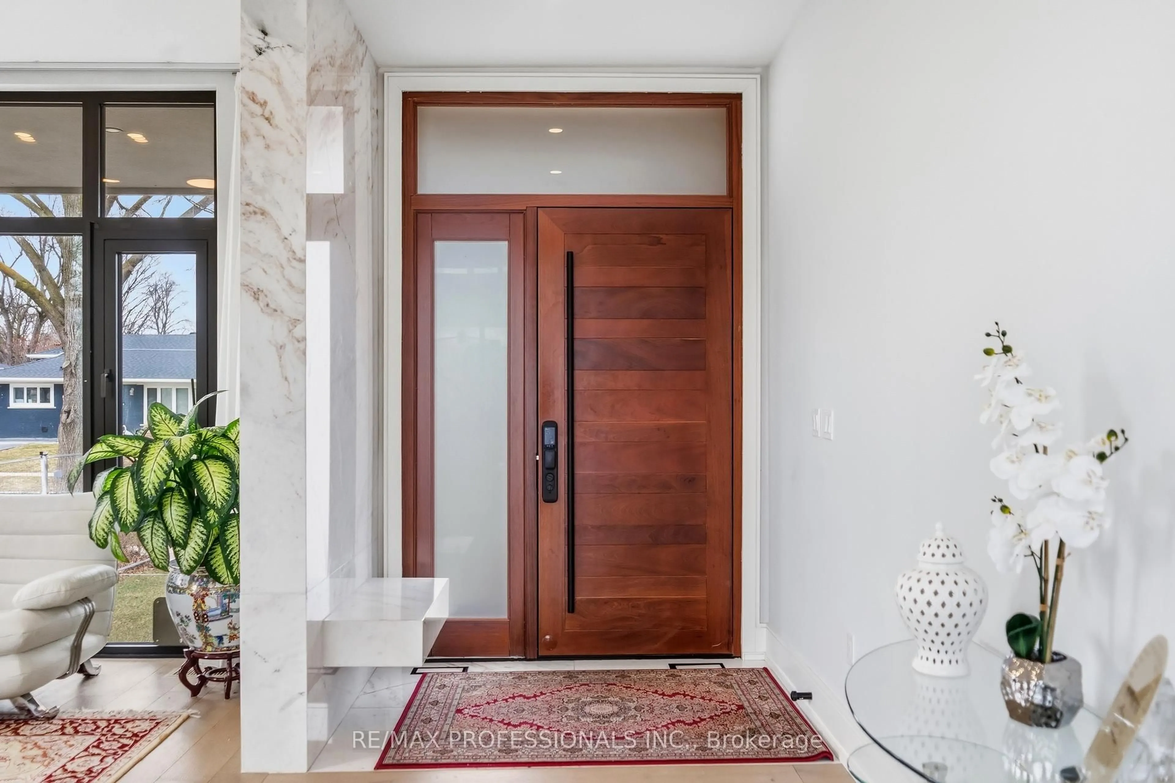 Indoor entryway for 2206 UTLEY Rd, Mississauga Ontario L5J 1X1