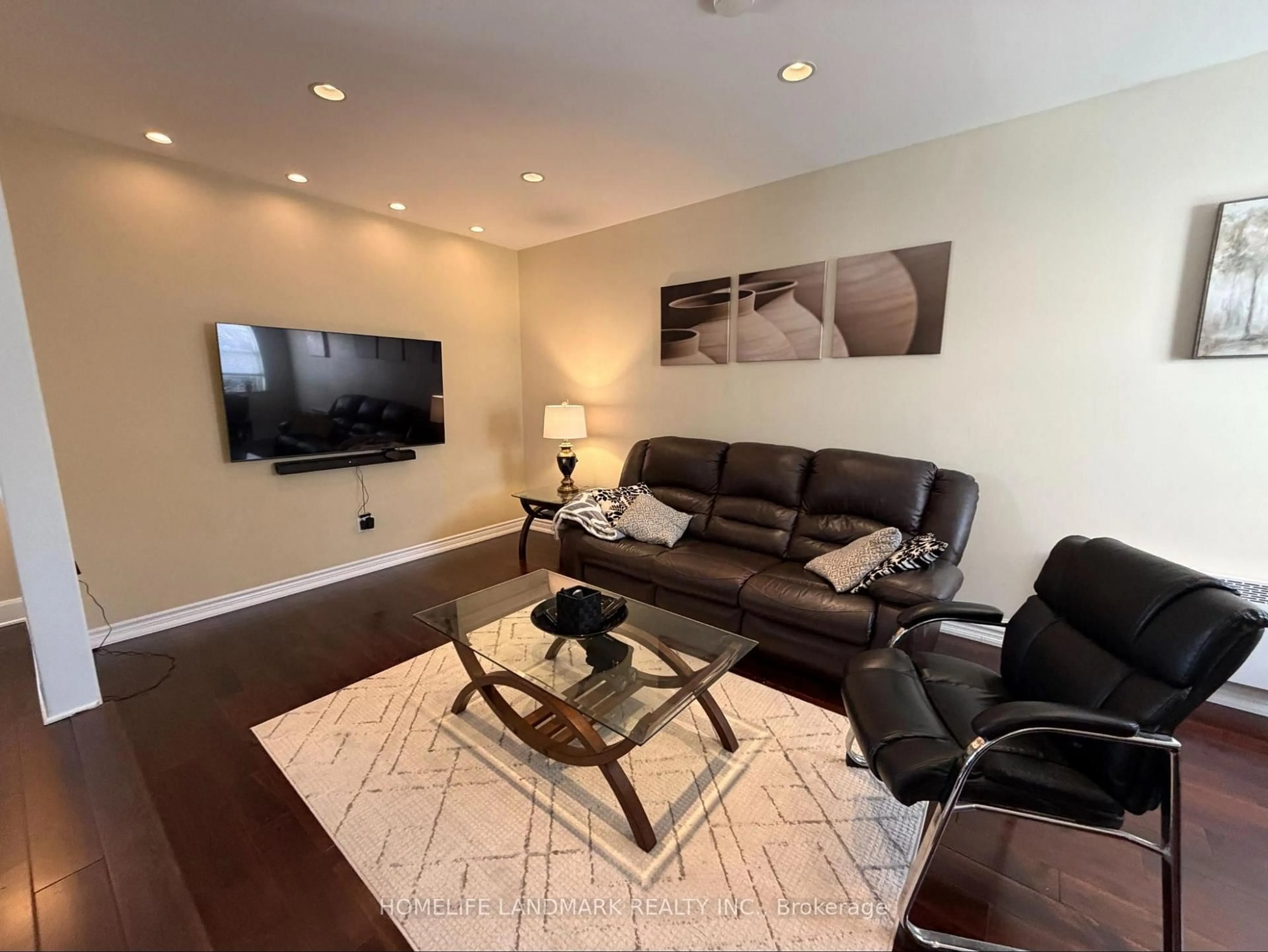 Living room with furniture, unknown for 2603 Bromsgrove Rd, Mississauga Ontario L5J 1M1