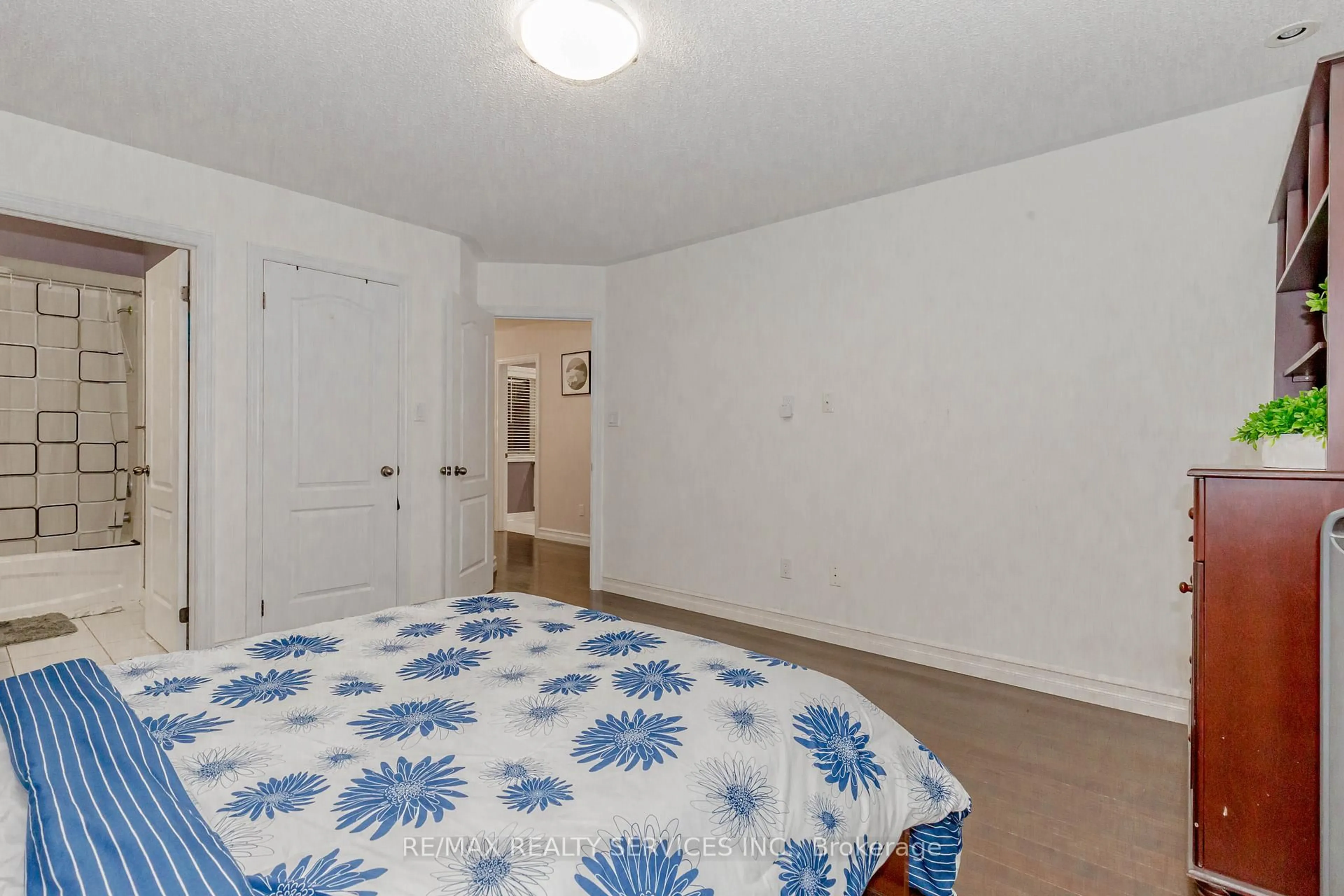 A pic of a room for 3120 Highbourne Cres, Oakville Ontario L6M 5H2