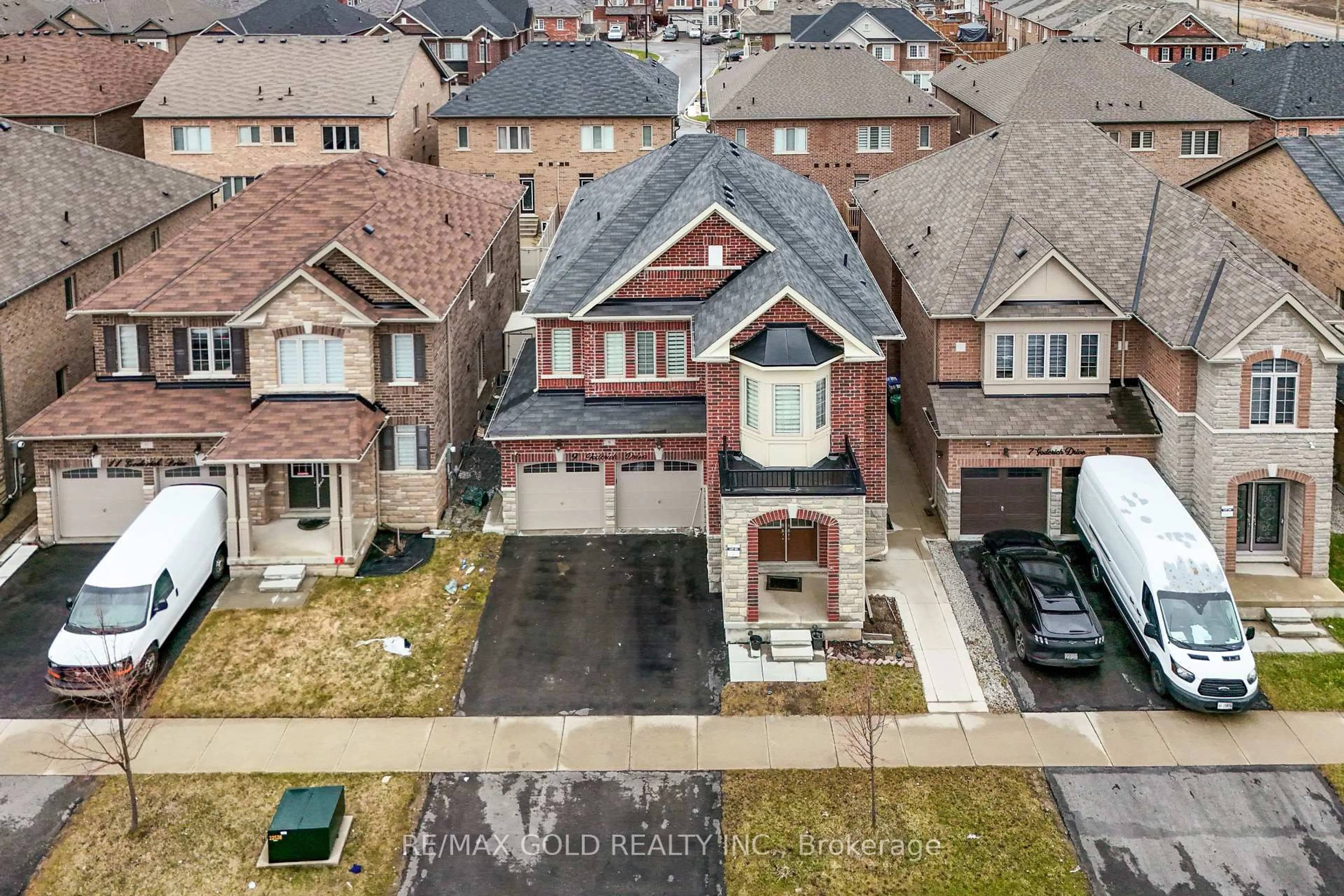 A pic from outside/outdoor area/front of a property/back of a property/a pic from drone, street for 9 Goderich Dr, Brampton Ontario L7A 5A7
