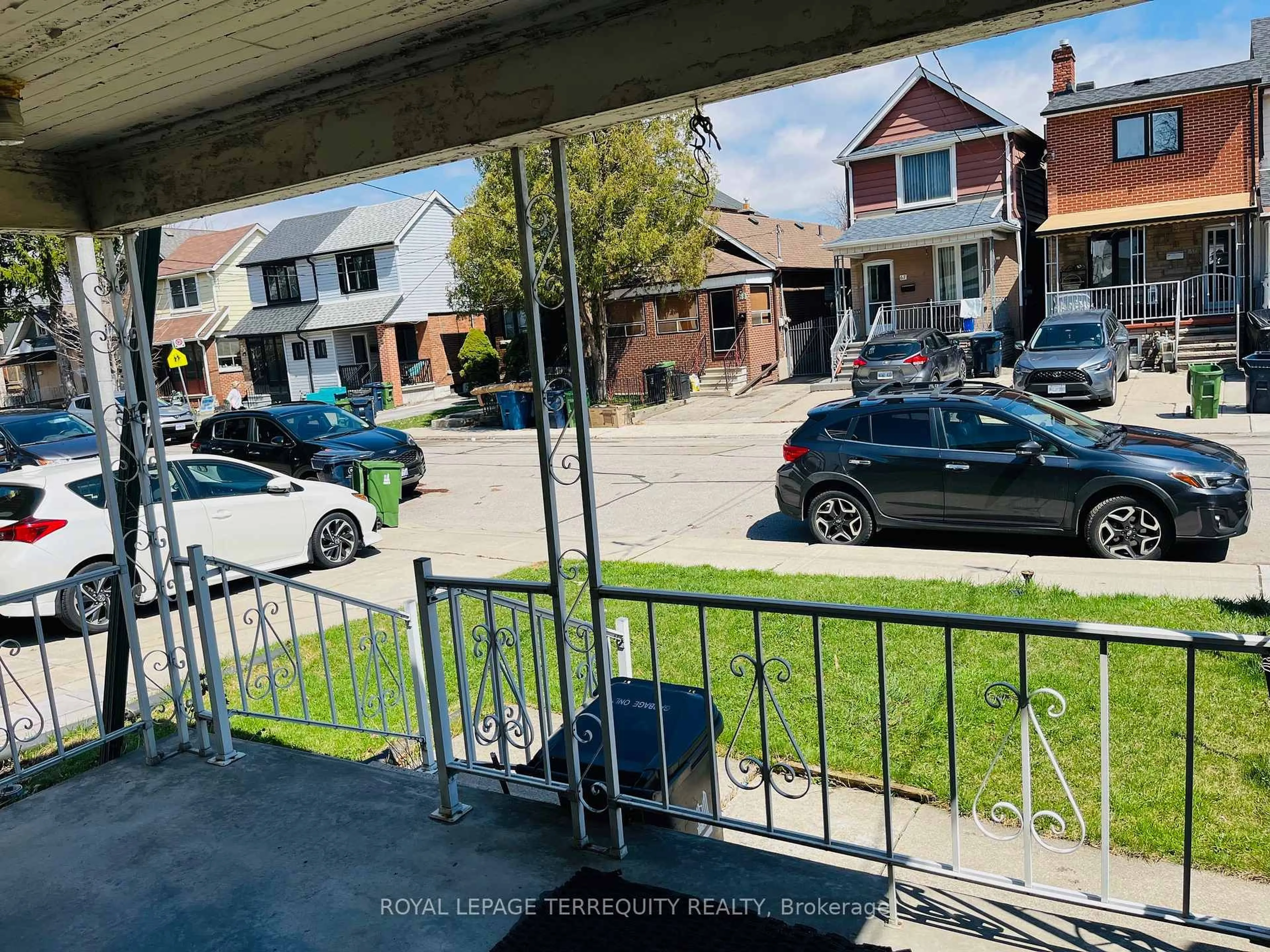 A pic from outside/outdoor area/front of a property/back of a property/a pic from drone, street for 64 Chambers Ave, Toronto Ontario M6N 3M2