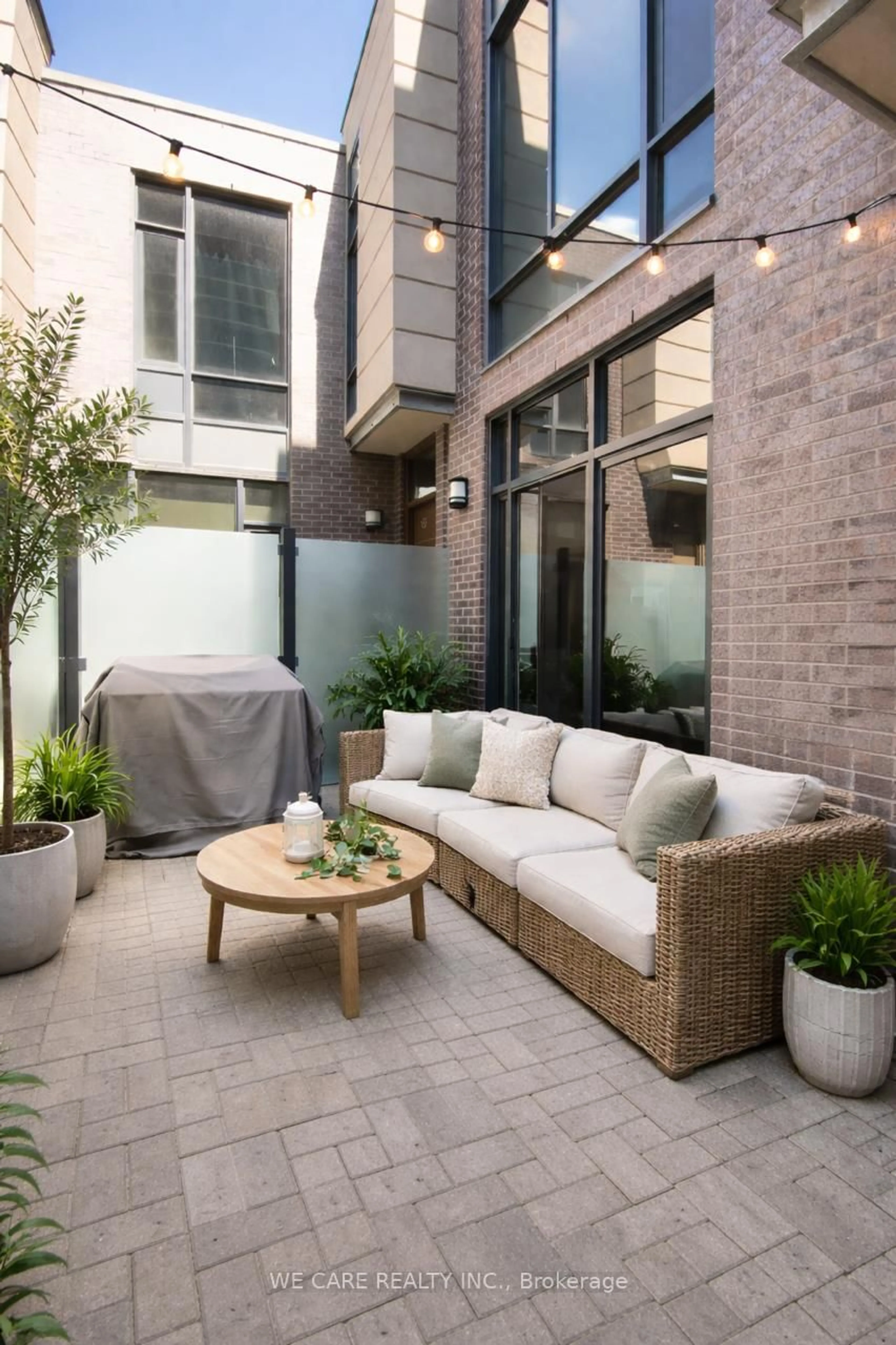 Patio, street for 15 Valhalla Inn Rd #15, Toronto Ontario M9B 0B3