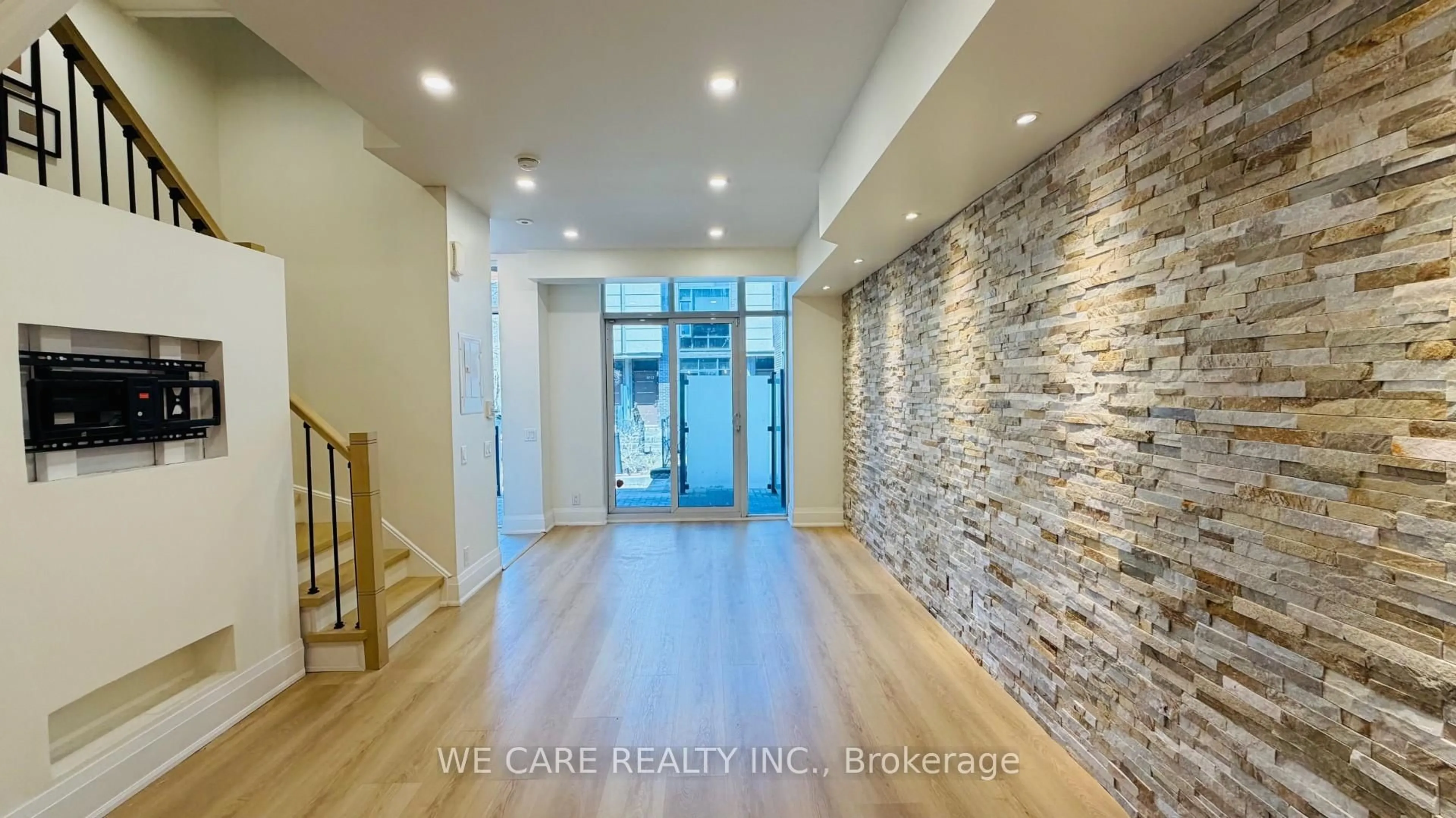 Indoor entryway for 15 Valhalla Inn Rd #15, Toronto Ontario M9B 0B3