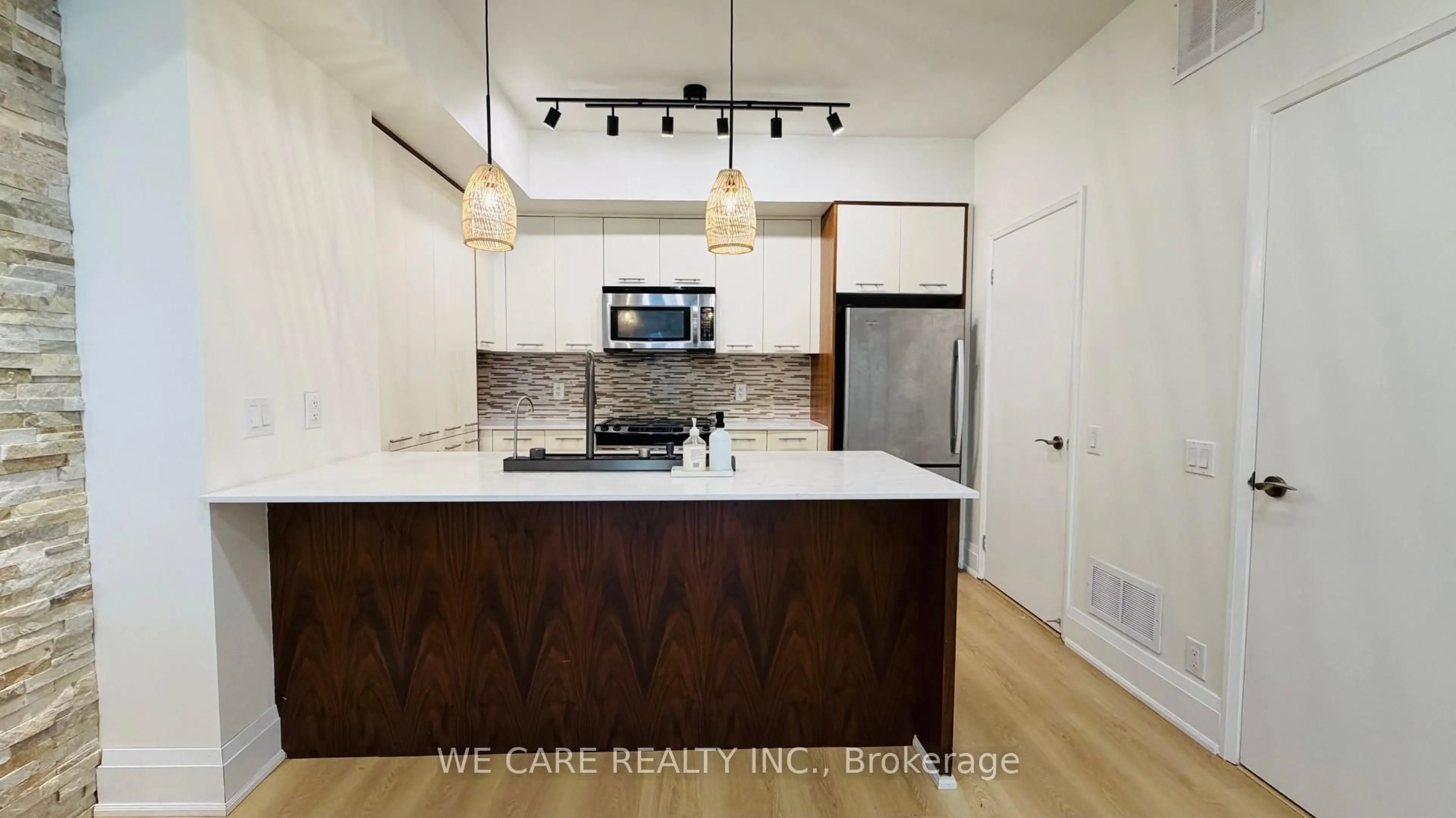 Open concept kitchen, wood/laminate floor for 15 Valhalla Inn Rd #15, Toronto Ontario M9B 0B3