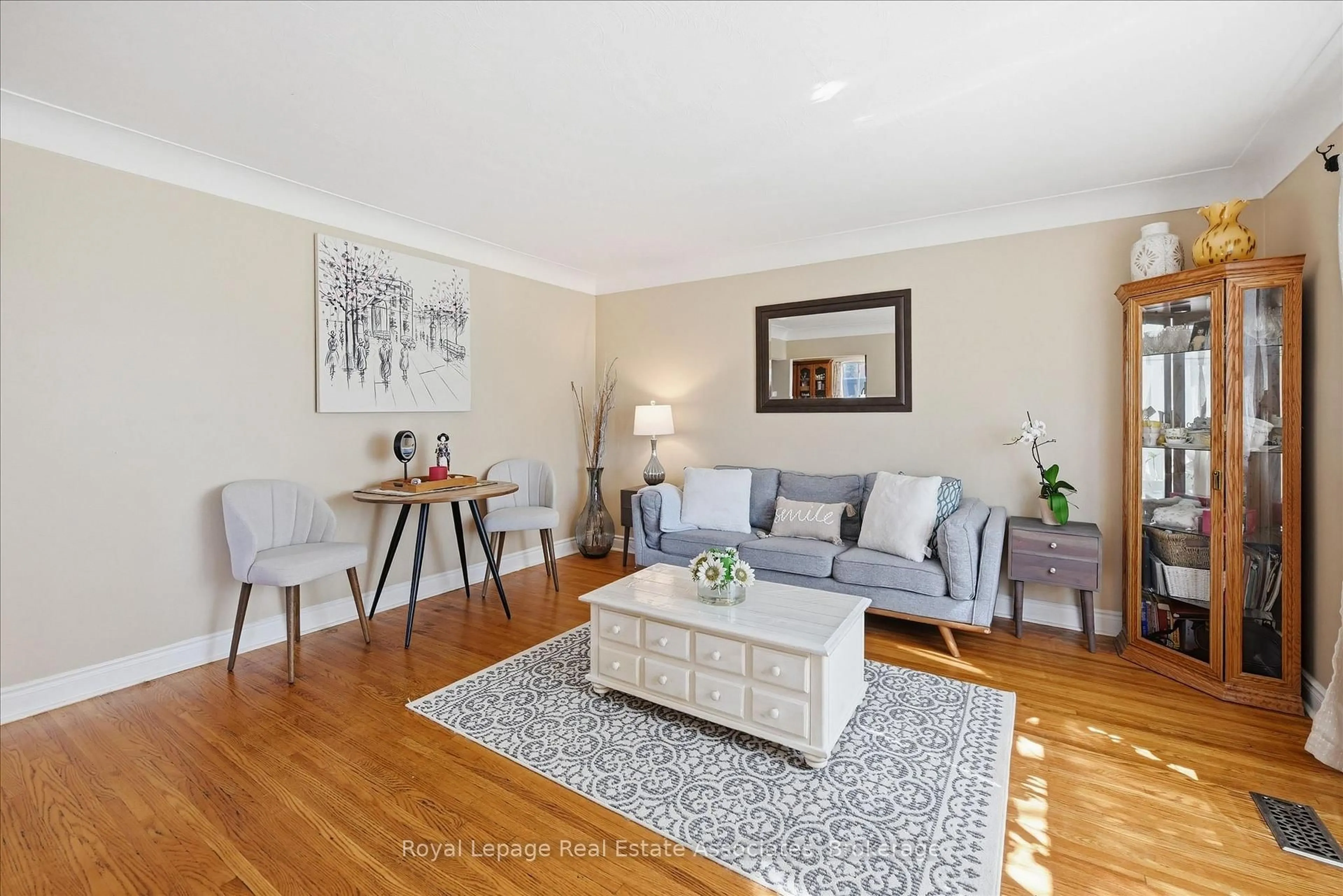 Living room with furniture, wood/laminate floor for 1131 Stanley Dr, Burlington Ontario L7P 2K6