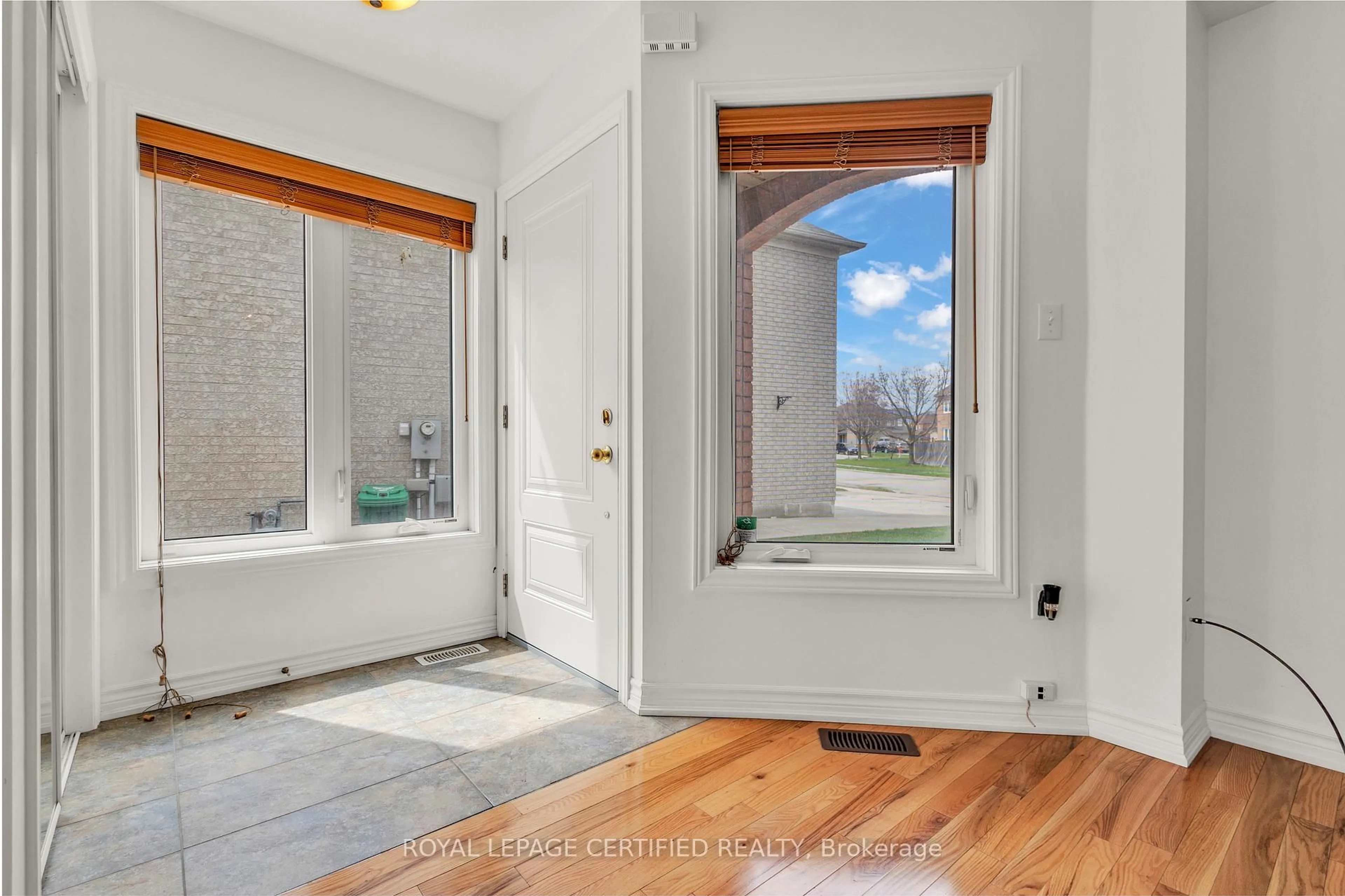 Indoor entryway for 13 Mount Fuji Cres, Brampton Ontario L6R 2L3