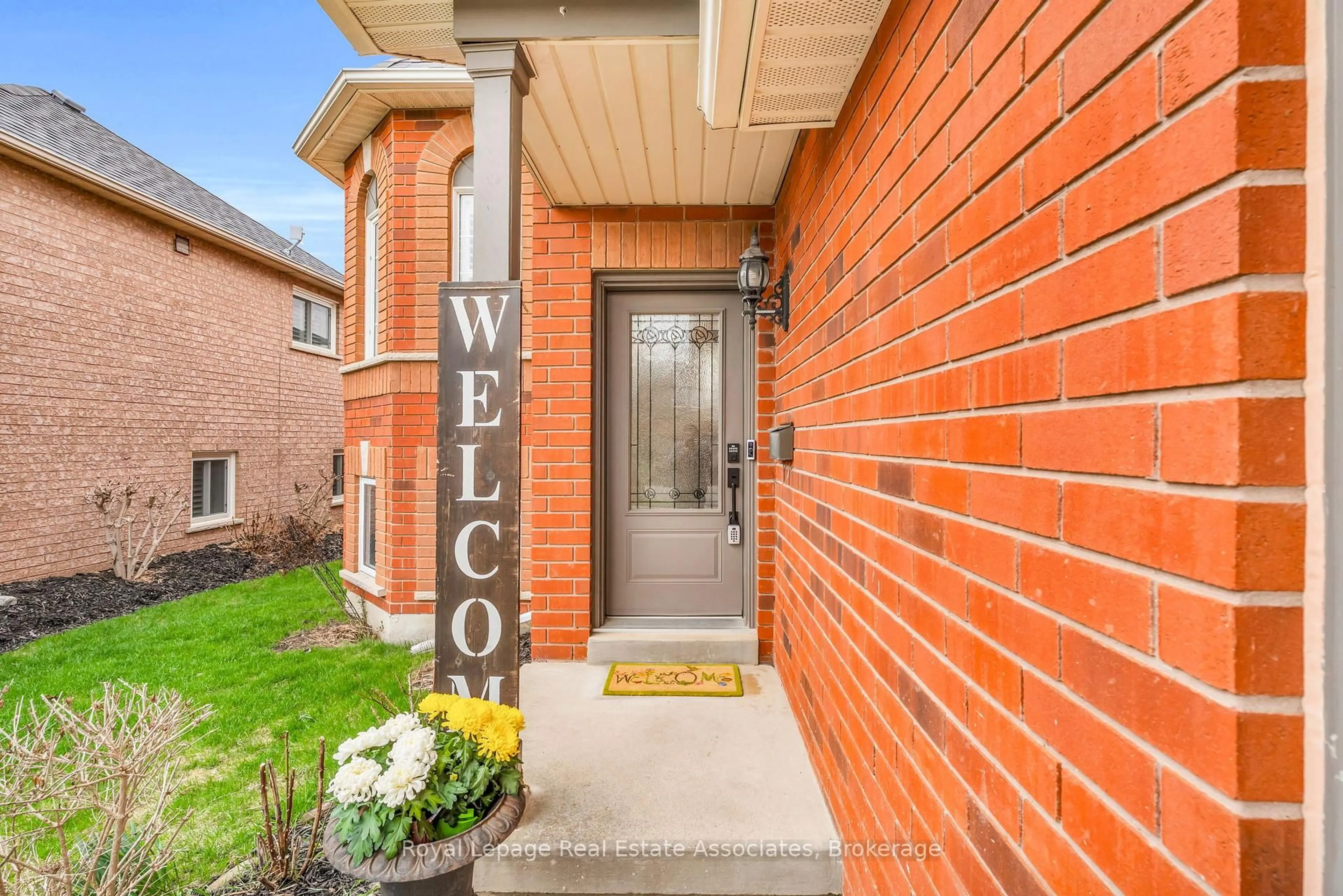Indoor entryway for 78 Harley Ave, Halton Hills Ontario L7G 5R8
