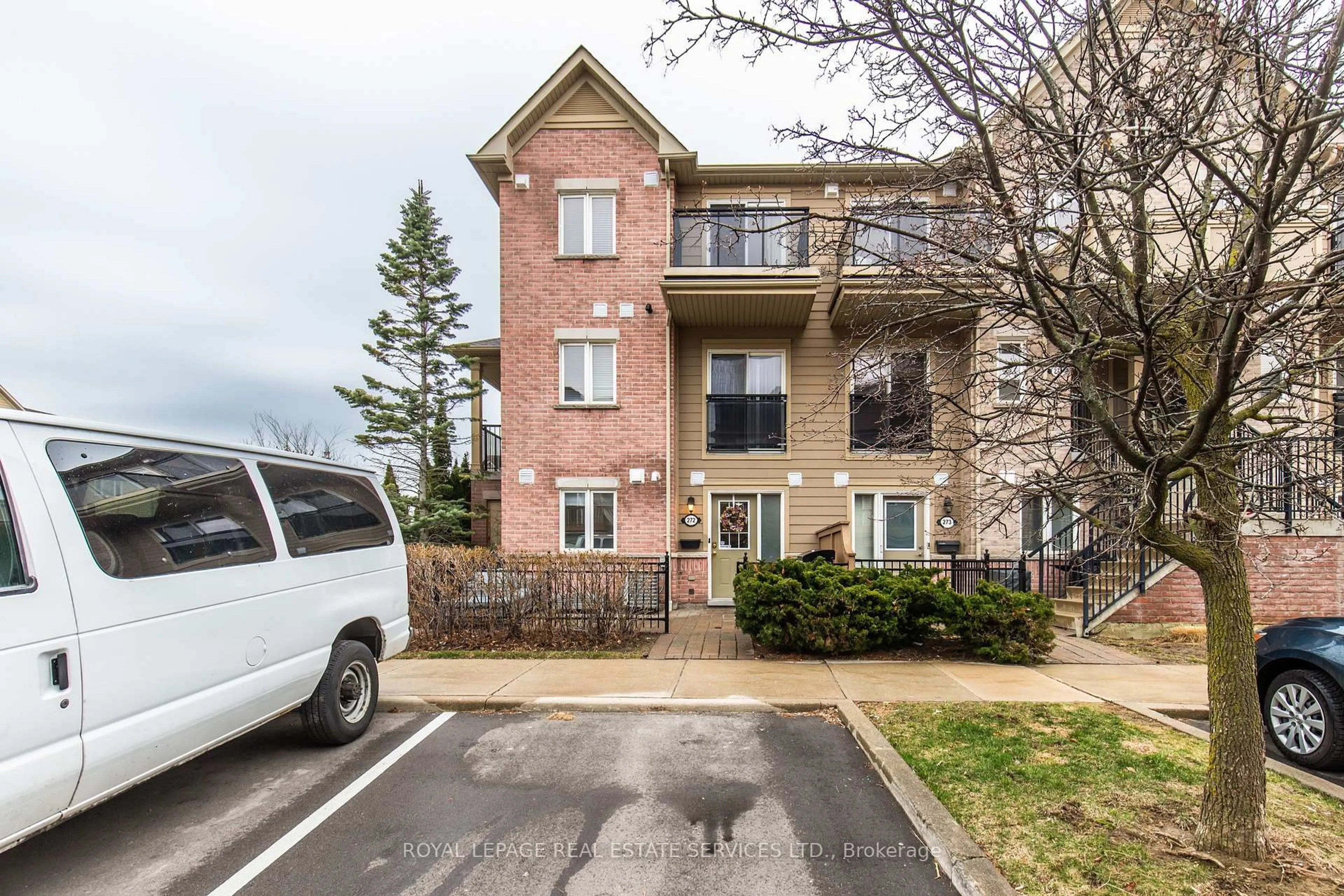 A pic from outside/outdoor area/front of a property/back of a property/a pic from drone, street for 4975 Southampton Dr #272, Mississauga Ontario L5M 8C8