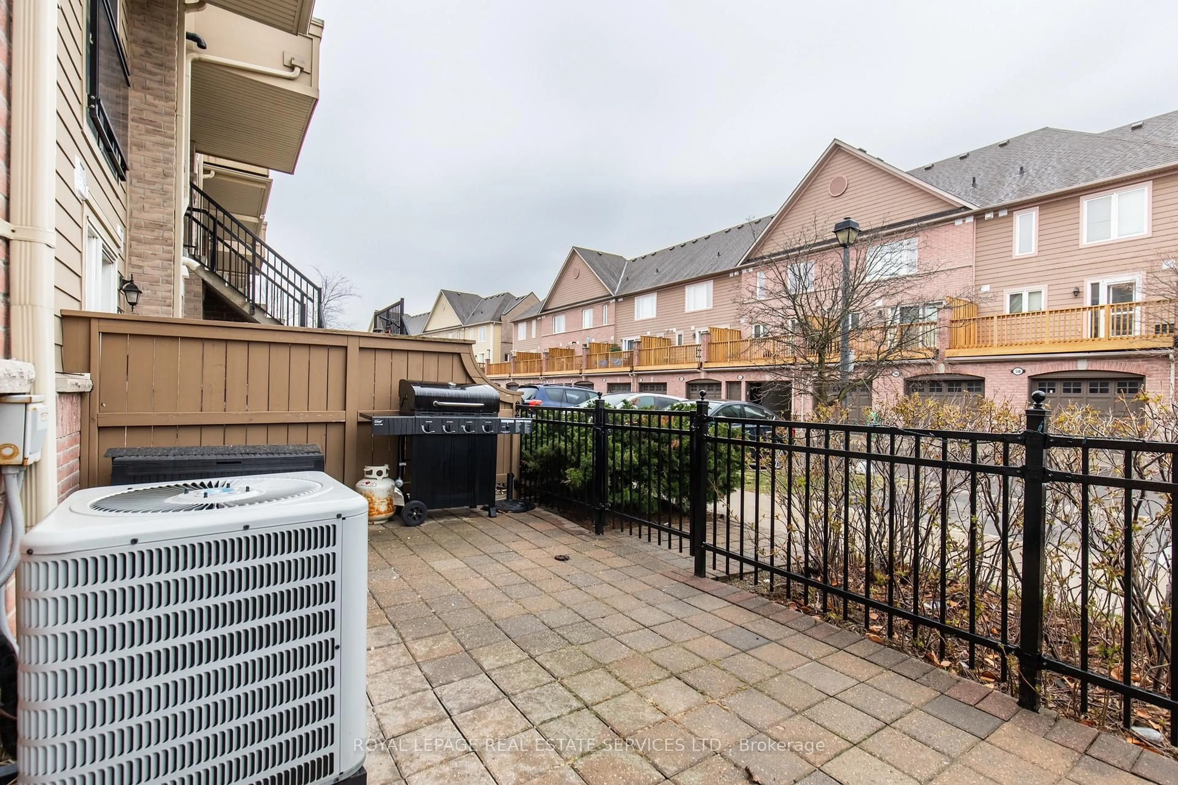 Patio, street for 4975 Southampton Dr #272, Mississauga Ontario L5M 8C8