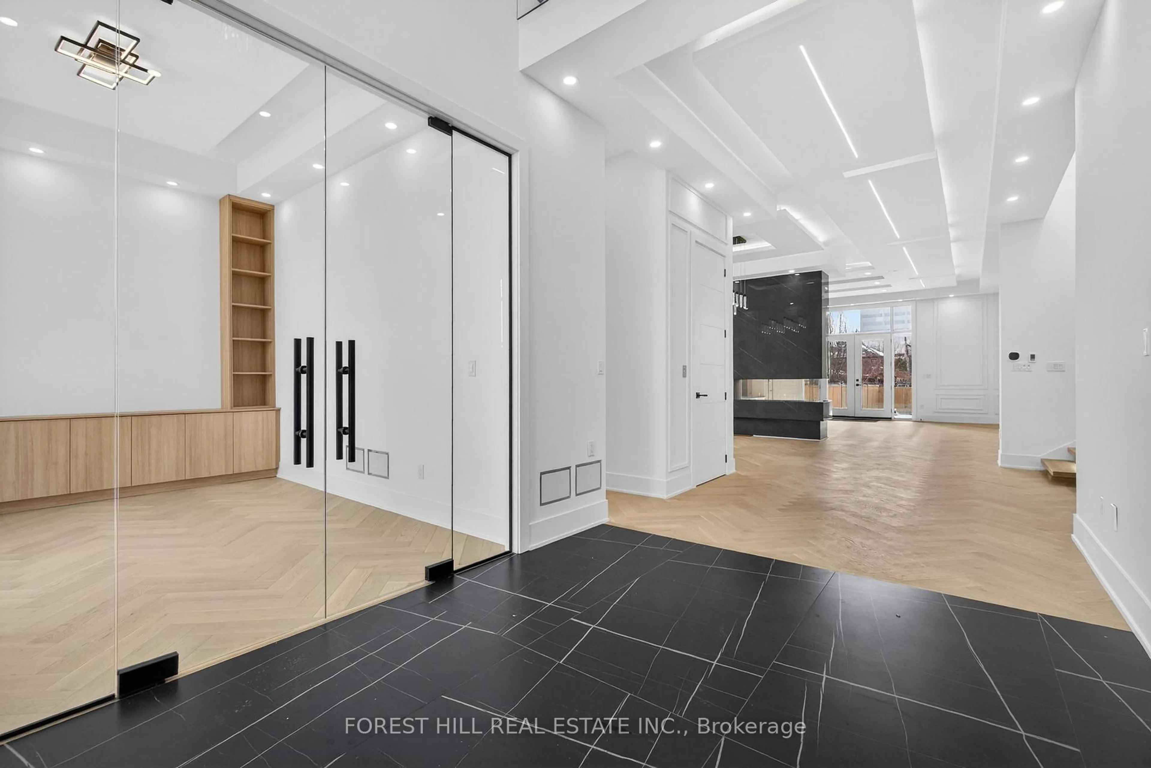 Indoor foyer for 53 Celt Ave, Toronto Ontario M6A 1H2