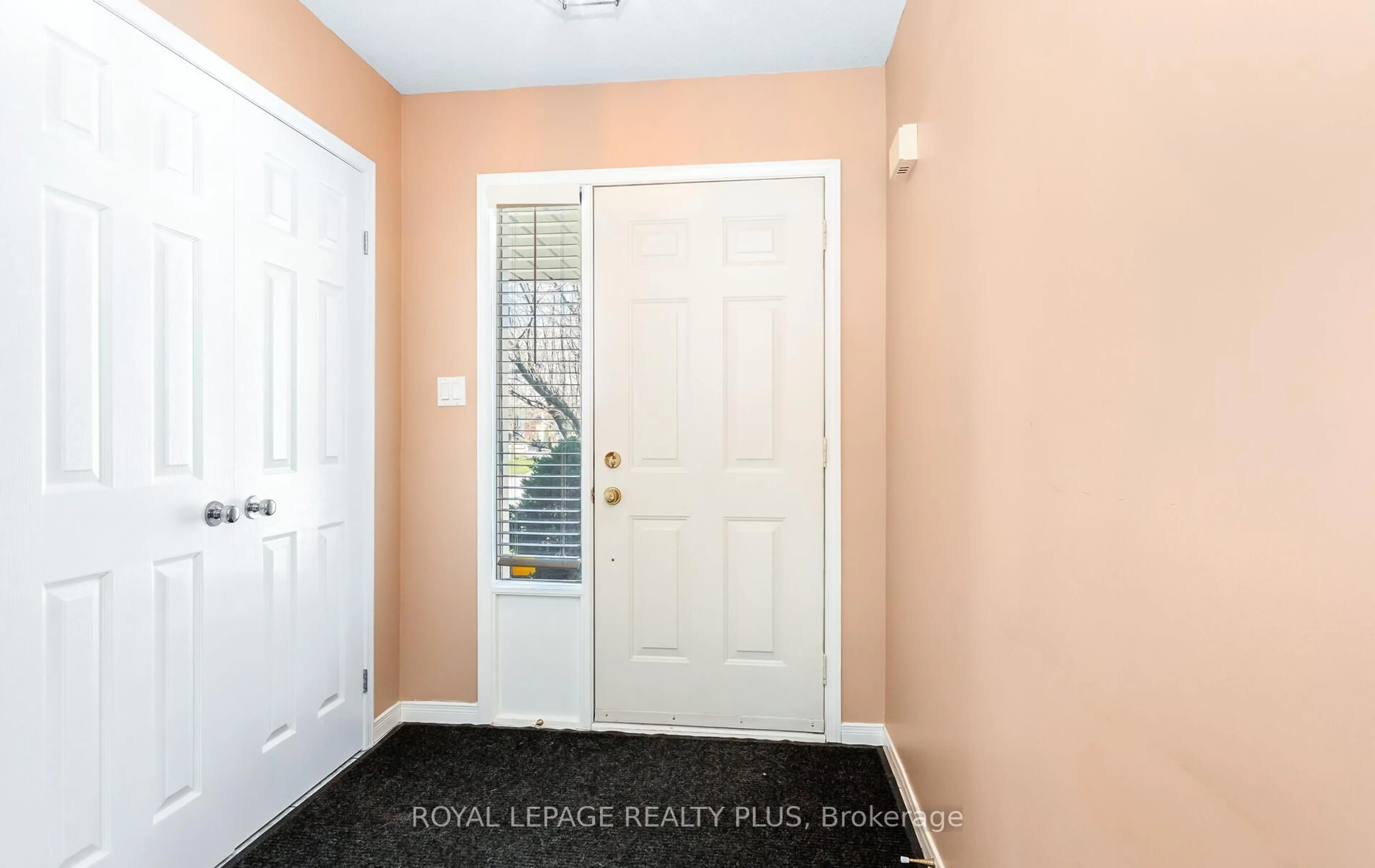Indoor entryway for 1239 Blanshard Dr, Burlington Ontario L7M 4N6
