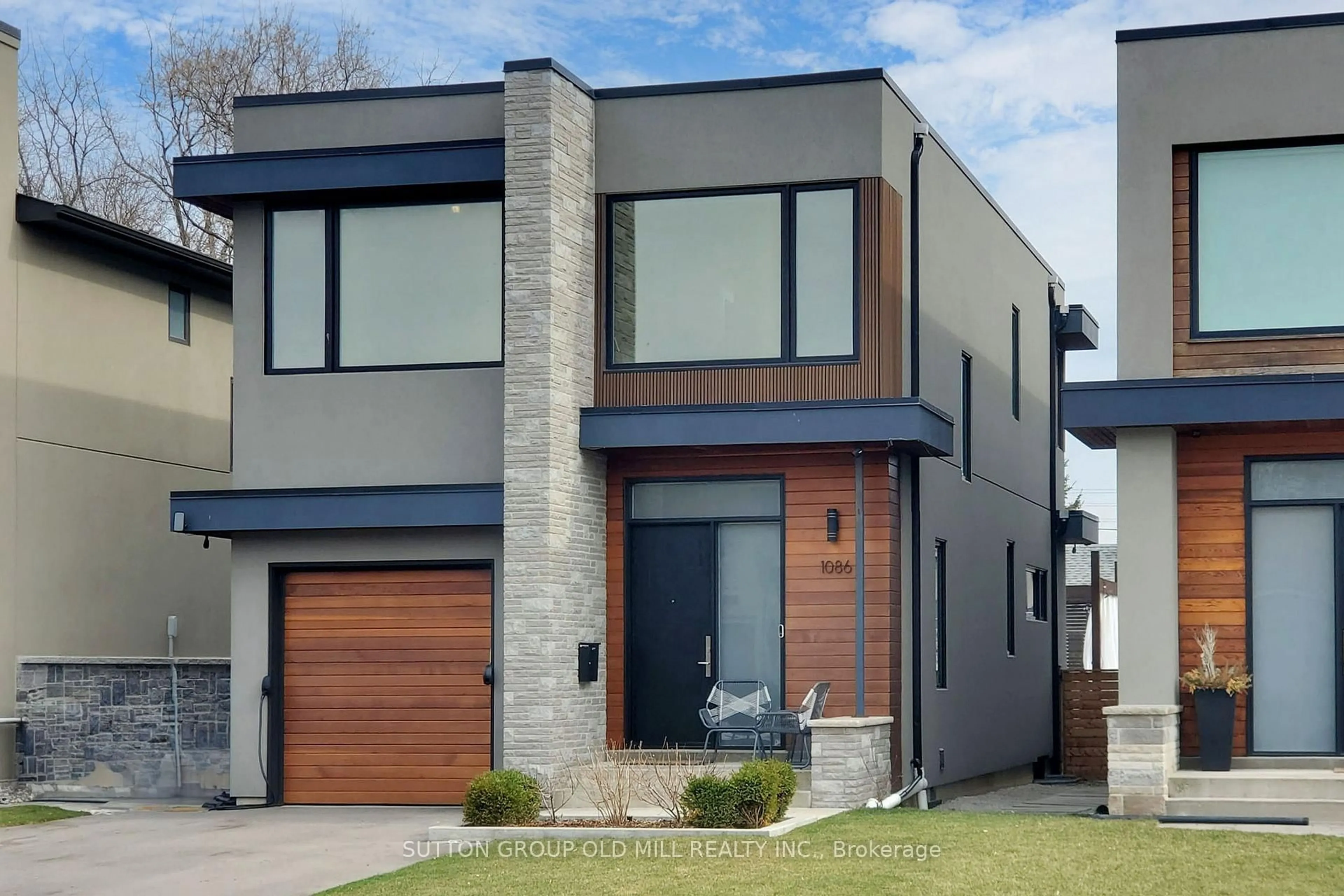 Home with brick exterior material, street for 1086 Gardner Ave, Mississauga Ontario L5E 1B7