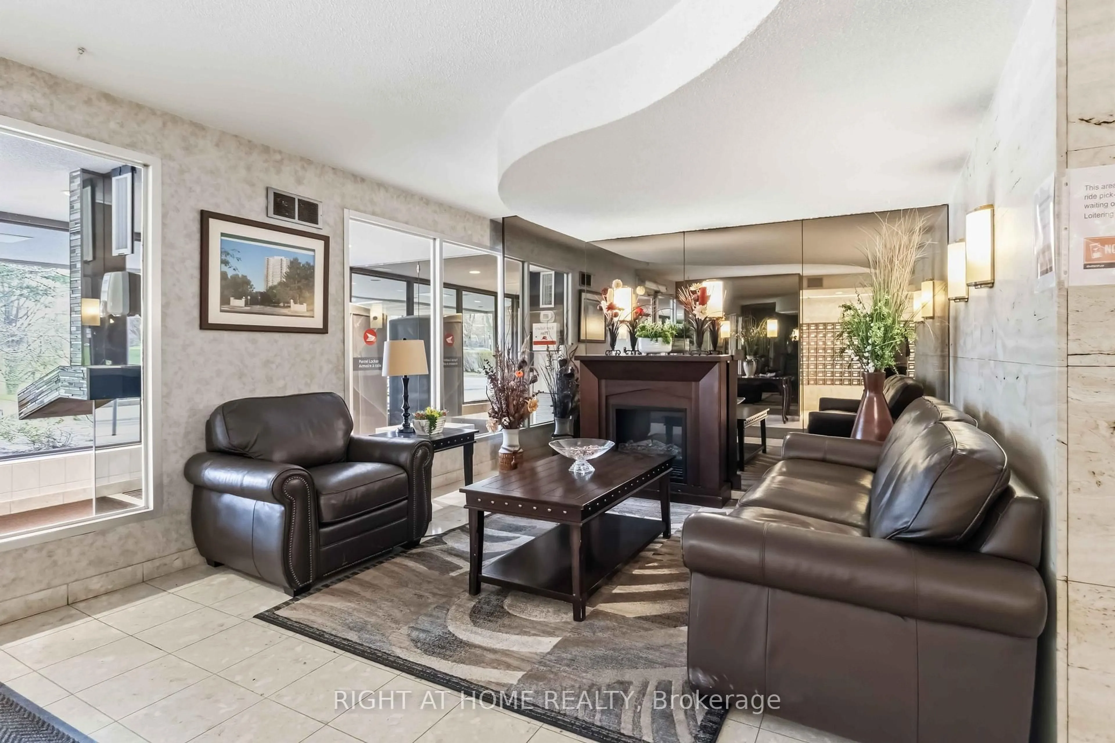 Lobby for 3100 Kirwin Ave #2107, Mississauga Ontario L5A 3S6