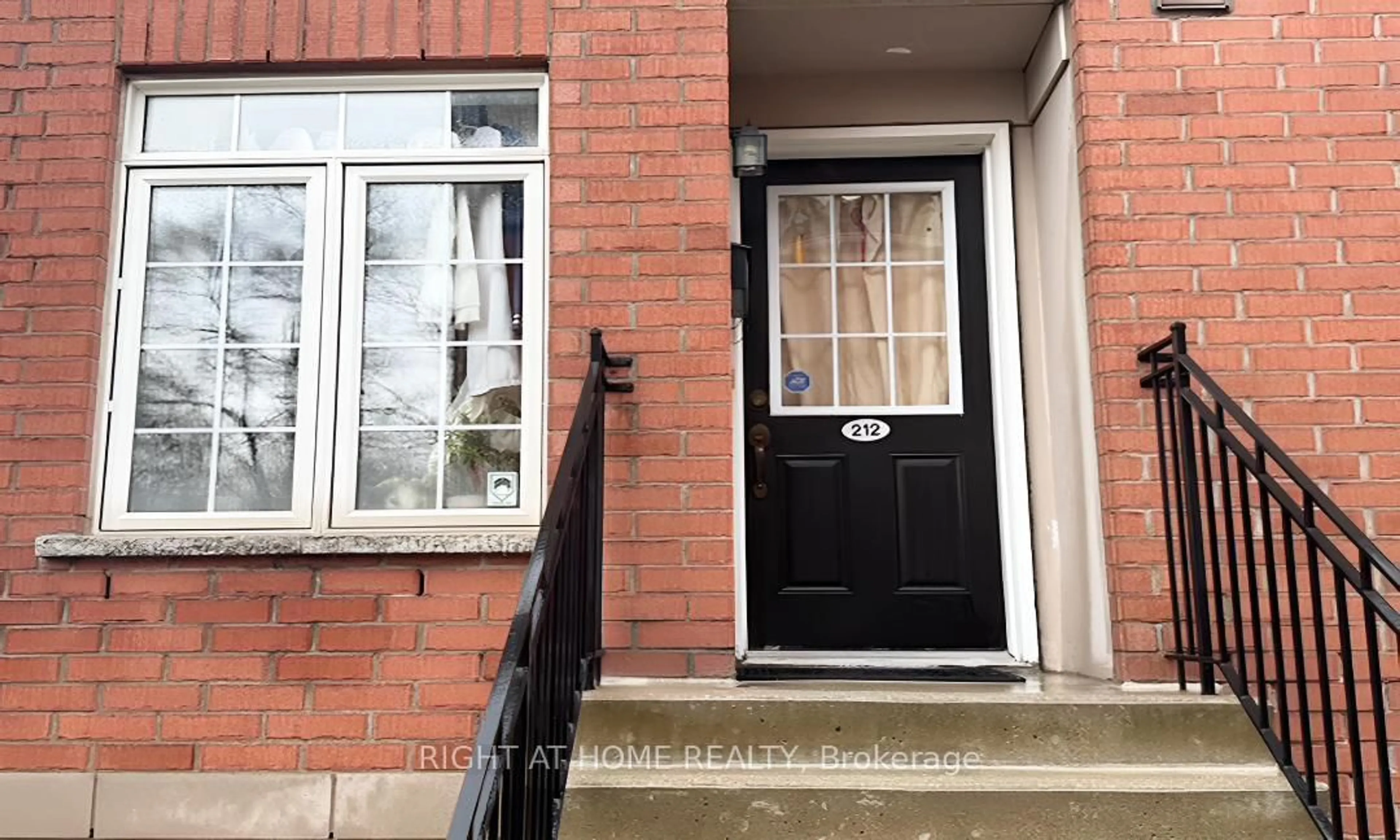 Indoor entryway for 870 Jane St #212, Toronto Ontario M6N 4C2