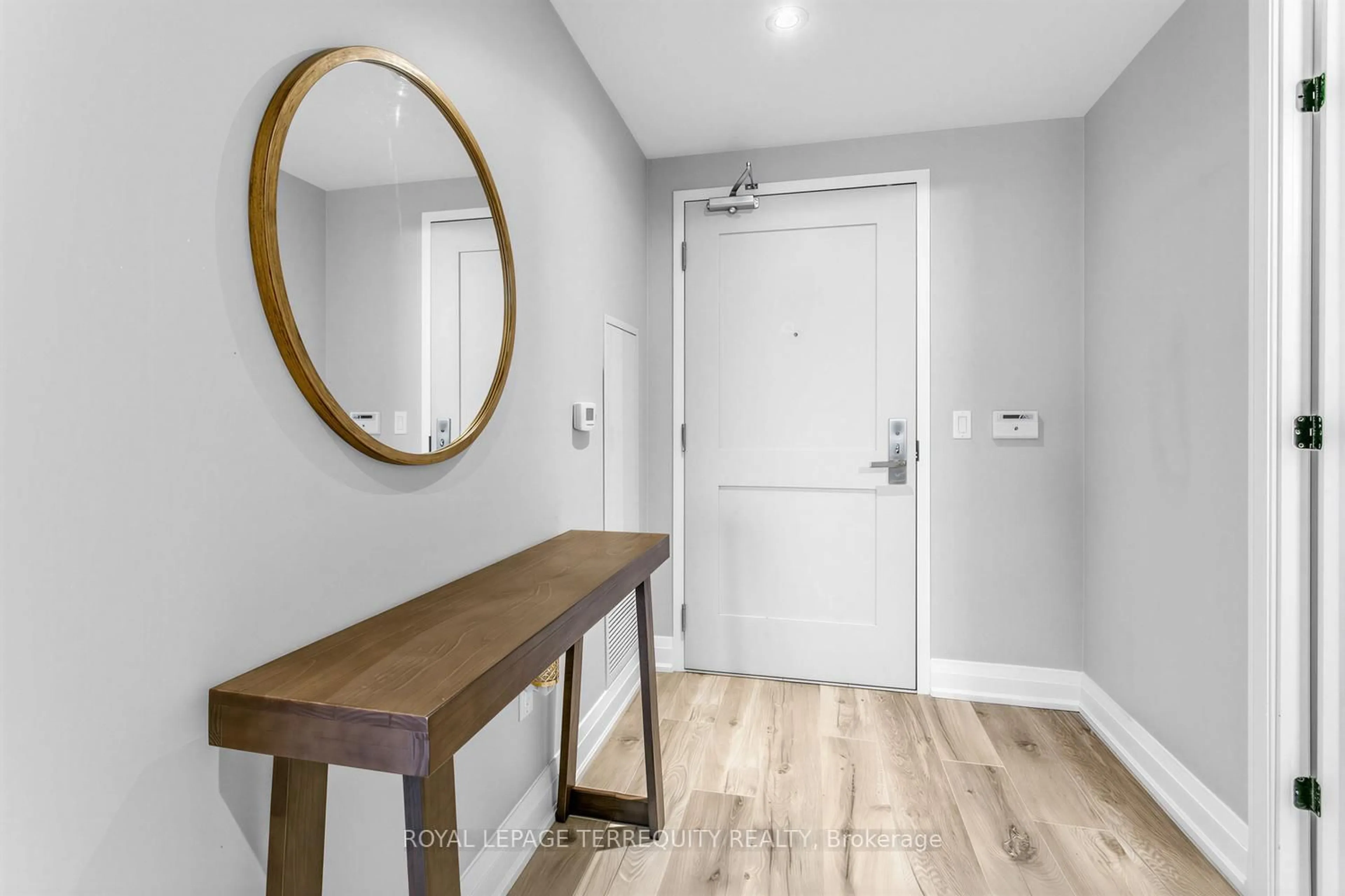 Indoor entryway for 26 Gibbs Rd #634, Toronto Ontario M9B 0E3