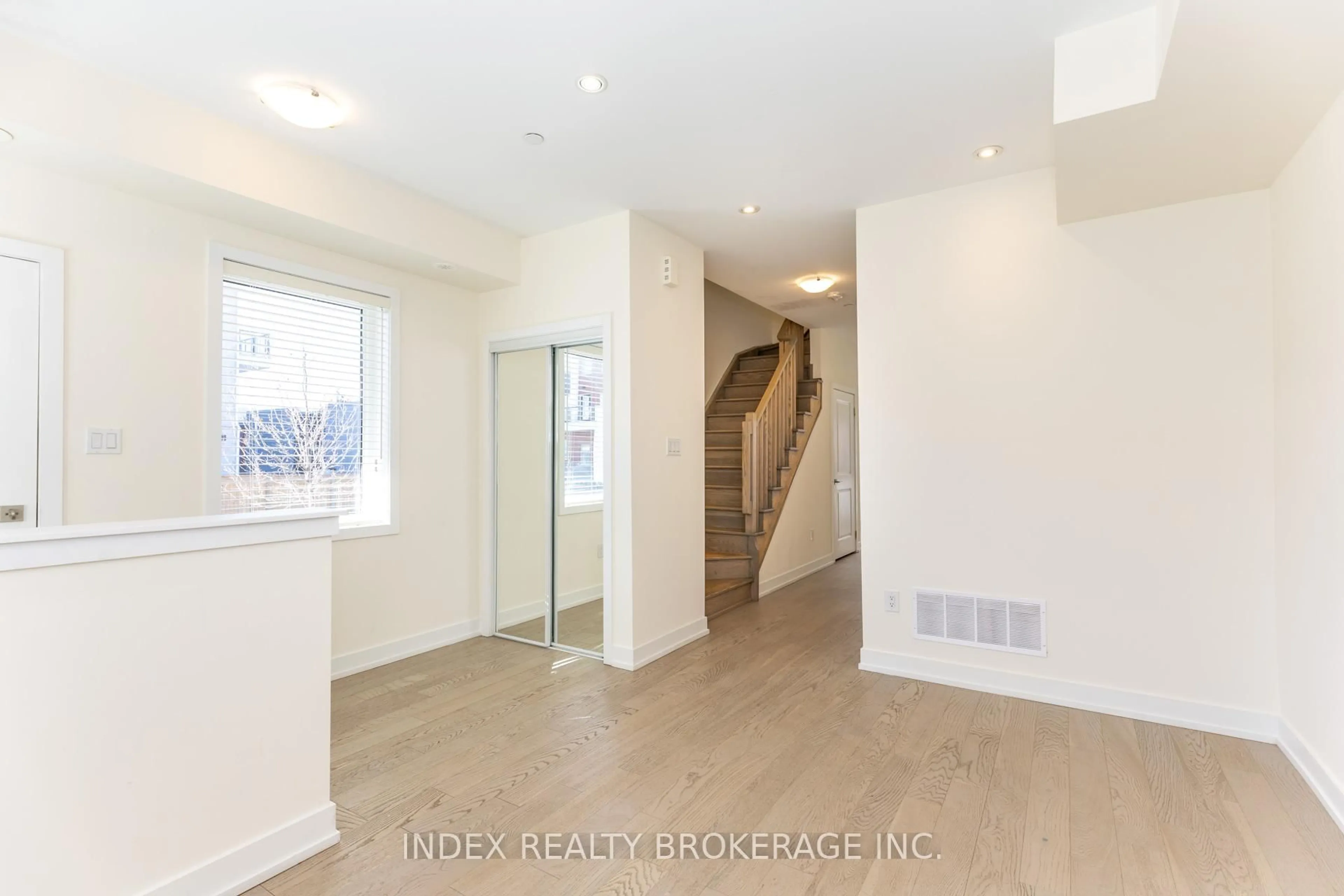 Indoor entryway for 82 William Duncan Rd, Toronto Ontario M3K 0B7