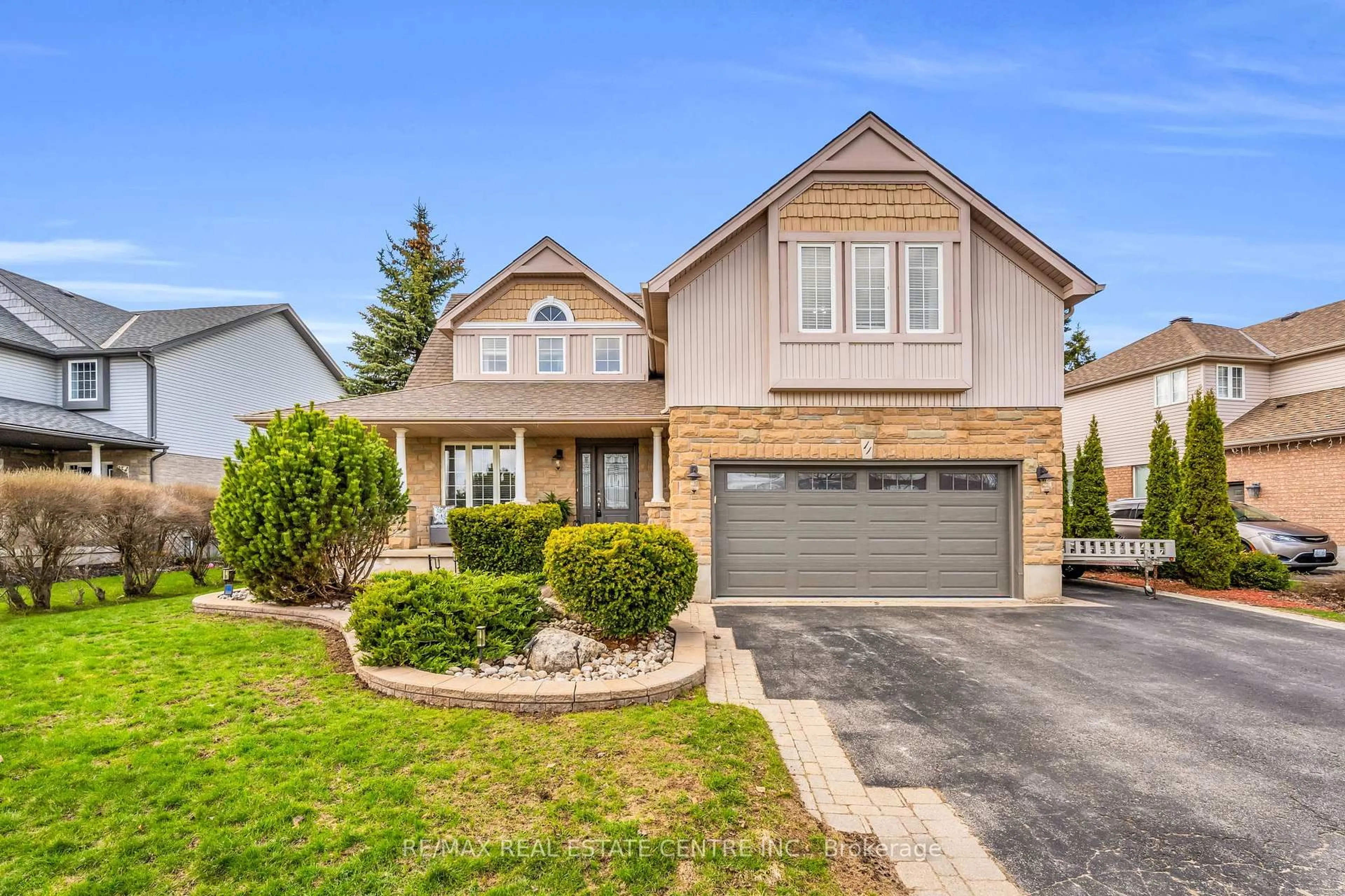 Home with vinyl exterior material, street for 11 Chapman Rd, Orangeville Ontario L9W 5C7