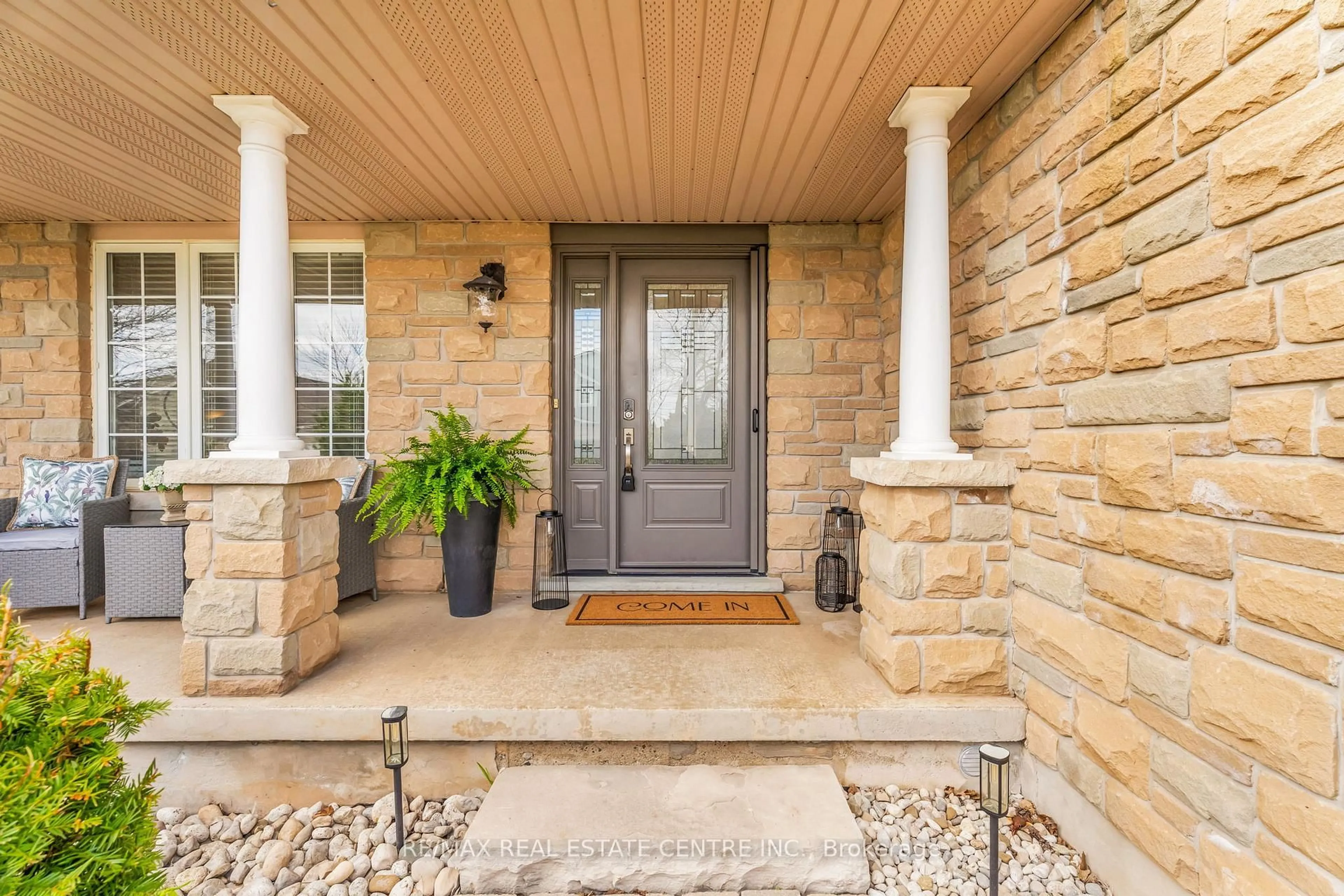 Indoor entryway for 11 Chapman Rd, Orangeville Ontario L9W 5C7