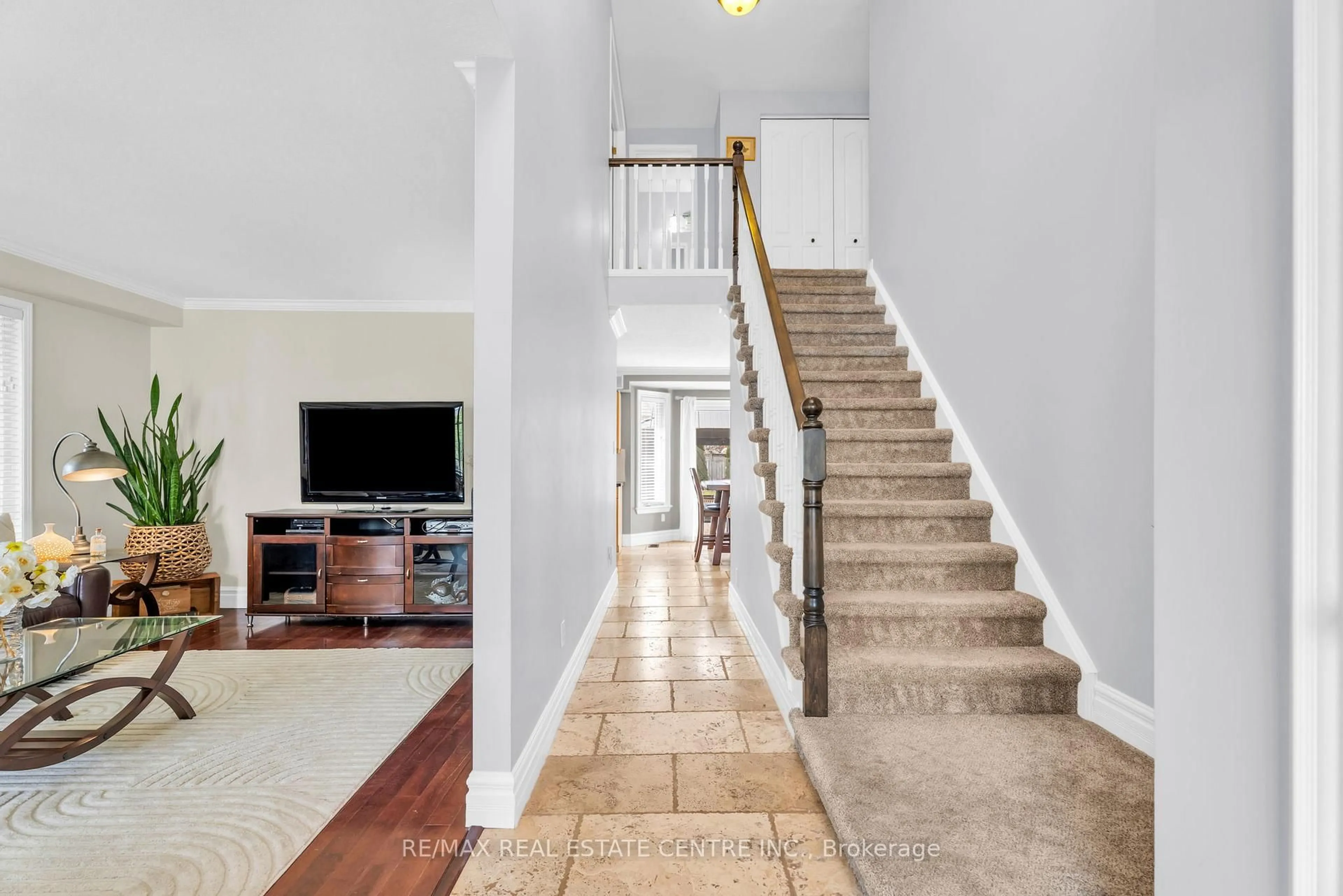 Indoor entryway for 11 Chapman Rd, Orangeville Ontario L9W 5C7