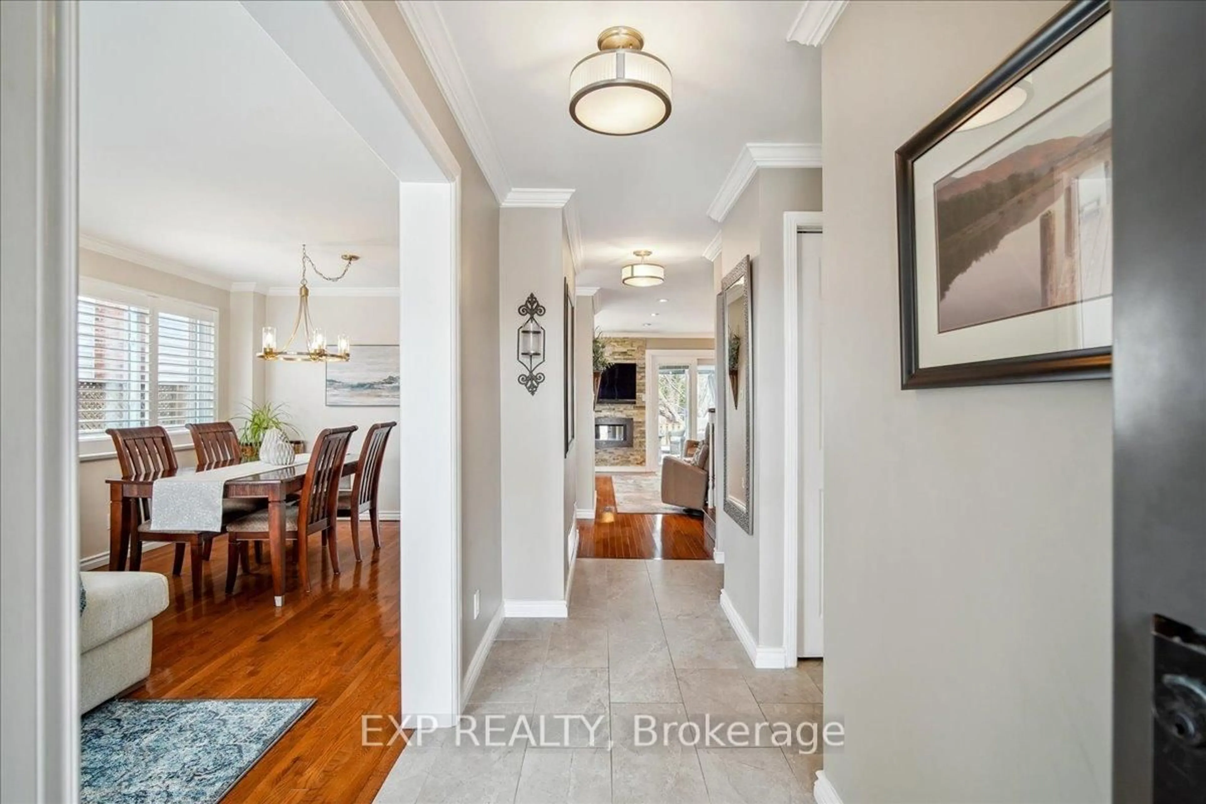 Indoor entryway for 2417 Headon Forest Dr, Burlington Ontario L7M 3K7