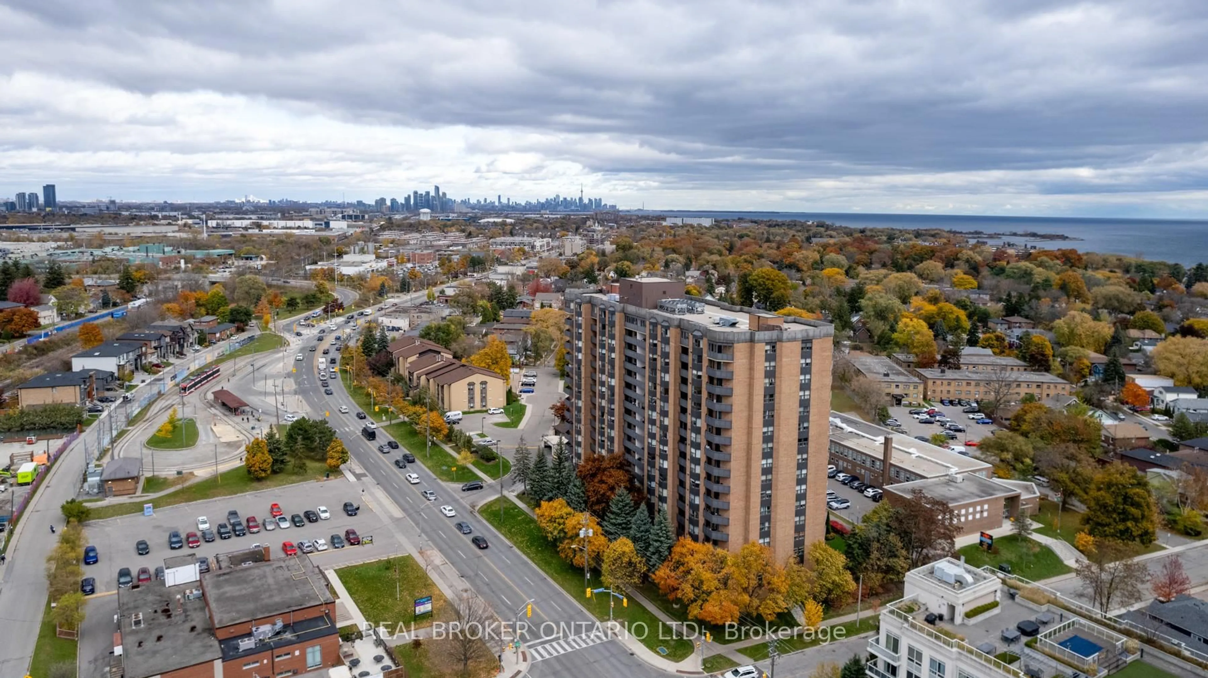 A pic from outside/outdoor area/front of a property/back of a property/a pic from drone, city buildings view from balcony for 3845 Lake Shore Blvd #1601, Toronto Ontario M8W 4Y3
