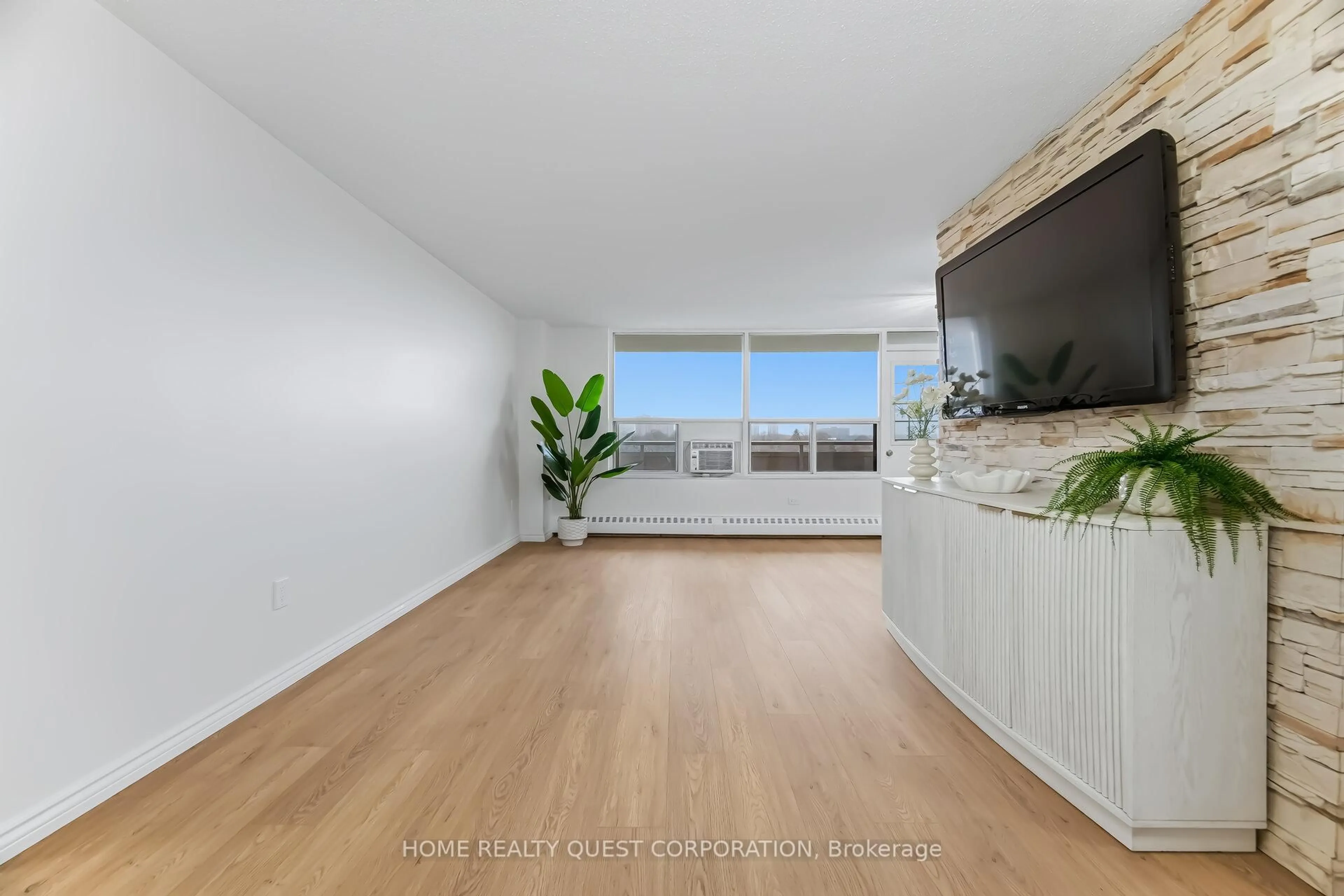 A pic of a room for 3120 Kirwin Ave #605, Mississauga Ontario L5A 3R2