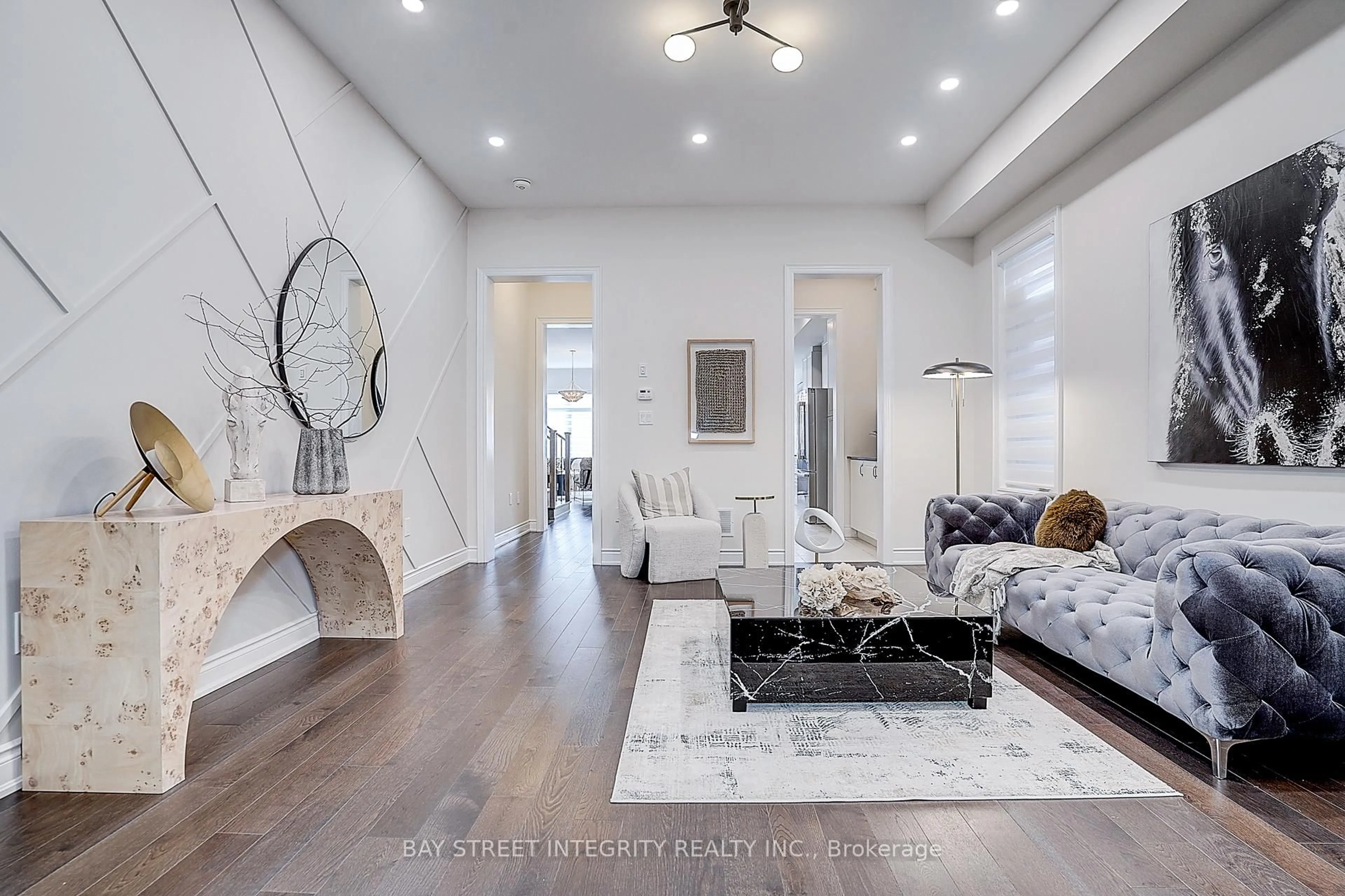 Living room with furniture, unknown for 38 Settlers Rd, Oakville Ontario L6H 0Y8