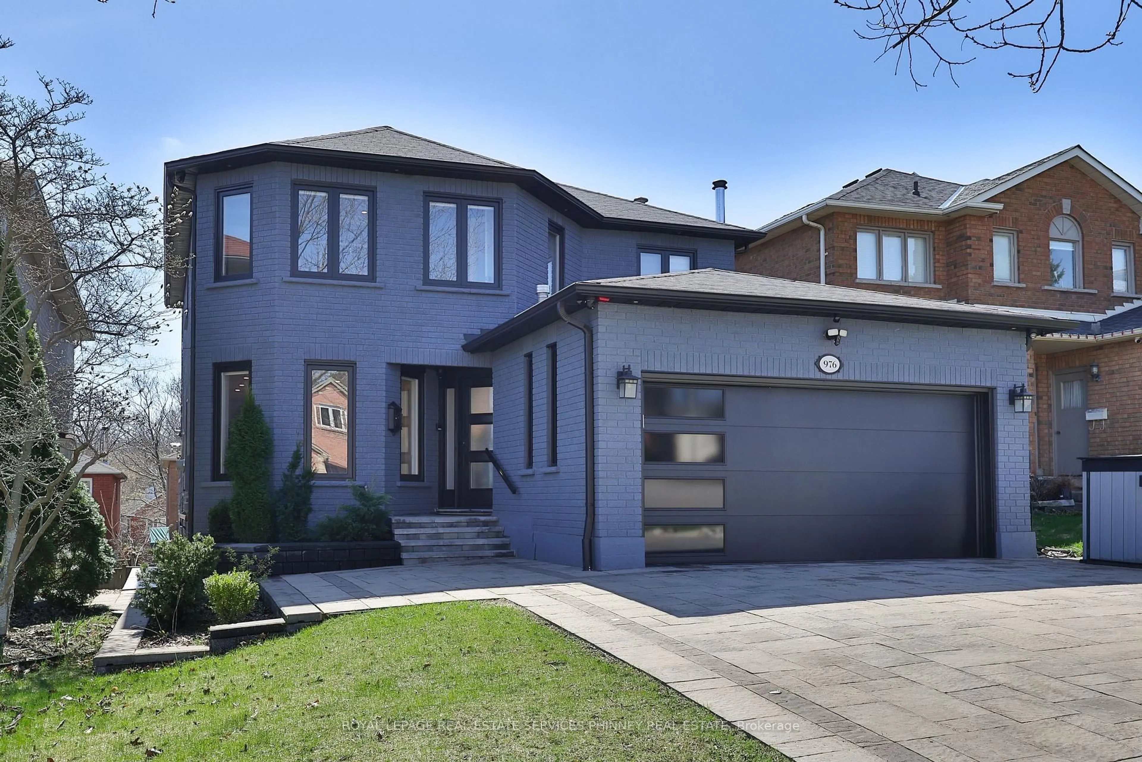 Home with brick exterior material, street for 976 Silver Birch Tr, Mississauga Ontario L5J 4S3