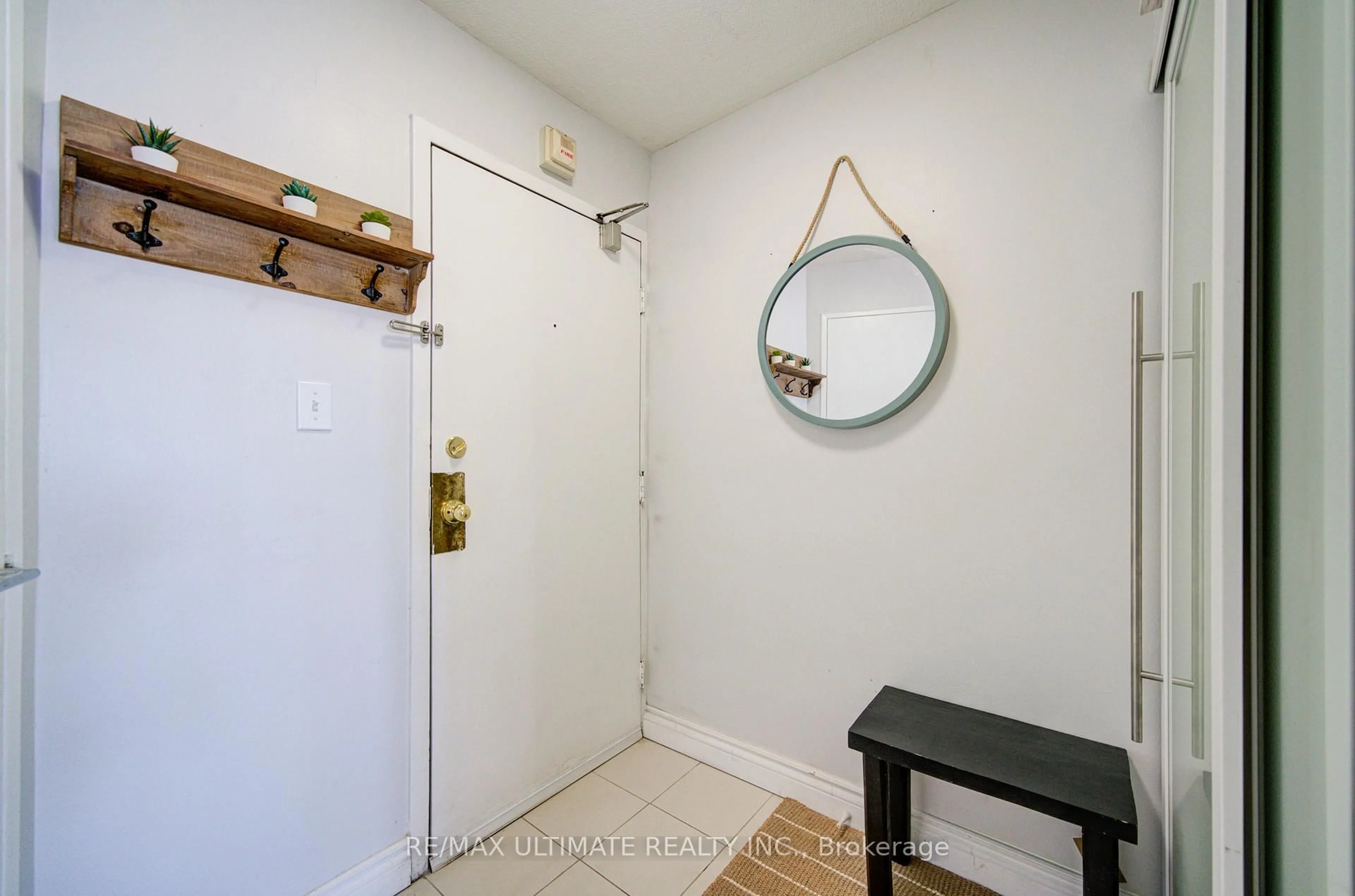 Indoor entryway for 11 Wincott Dr #Ph#11, Toronto Ontario M9R 2R9