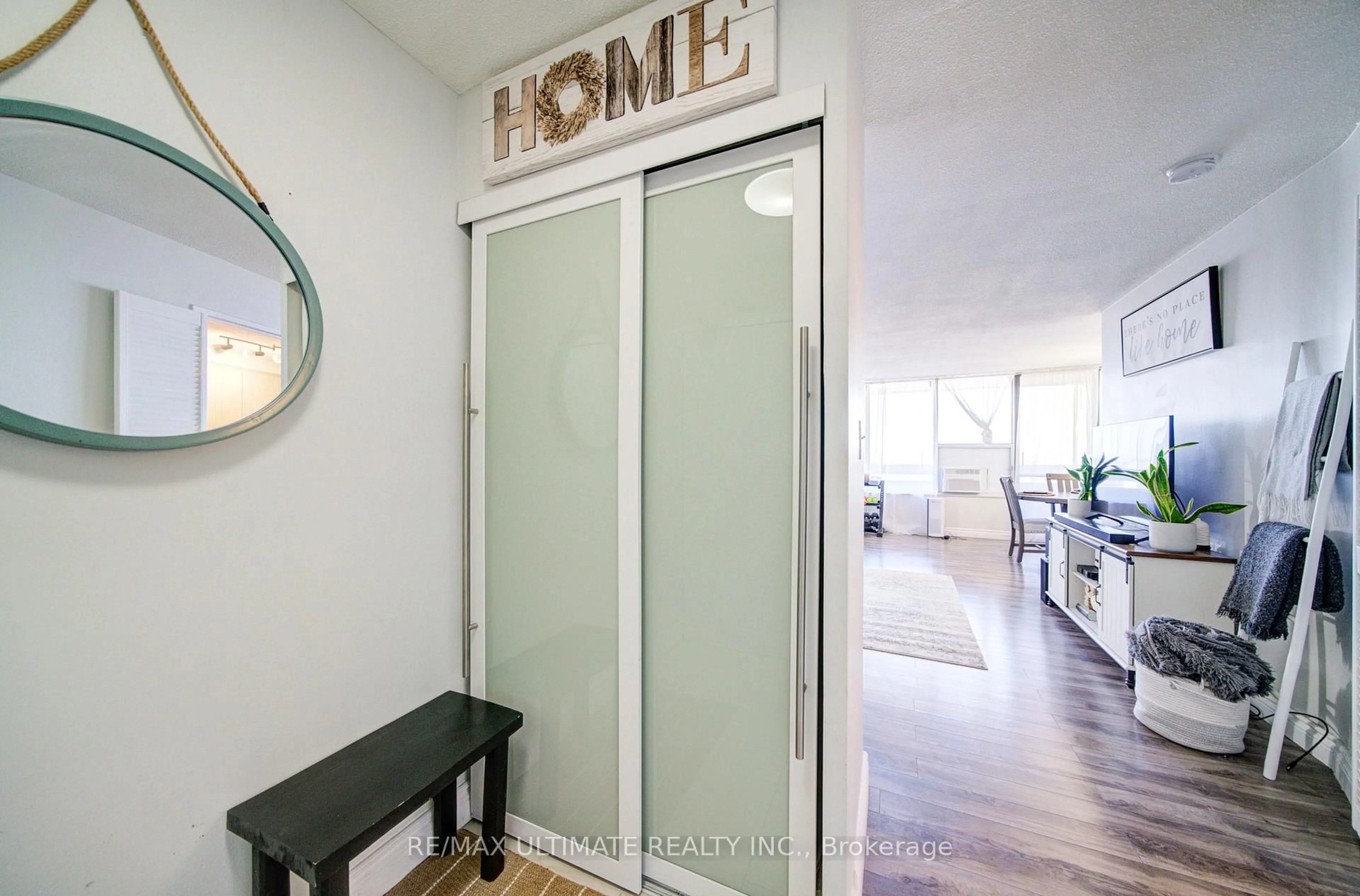 Indoor entryway for 11 Wincott Dr #Ph#11, Toronto Ontario M9R 2R9