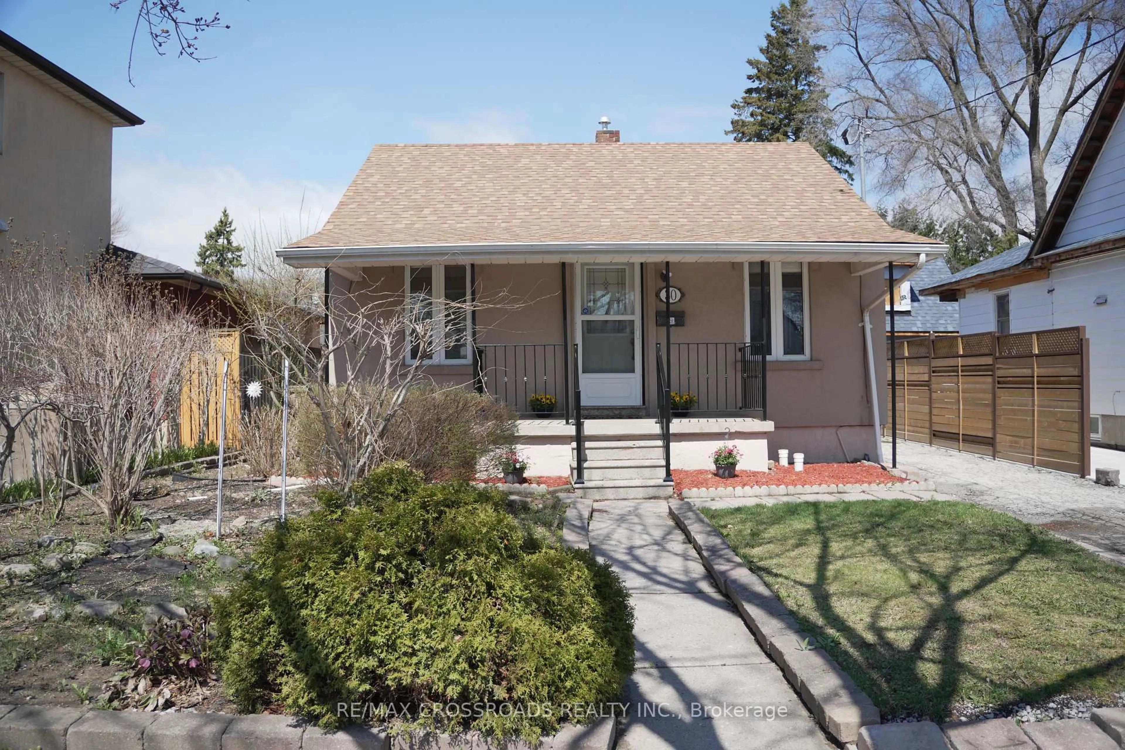 Unknown for 30 Hearst Circ, Toronto Ontario M6M 2T7