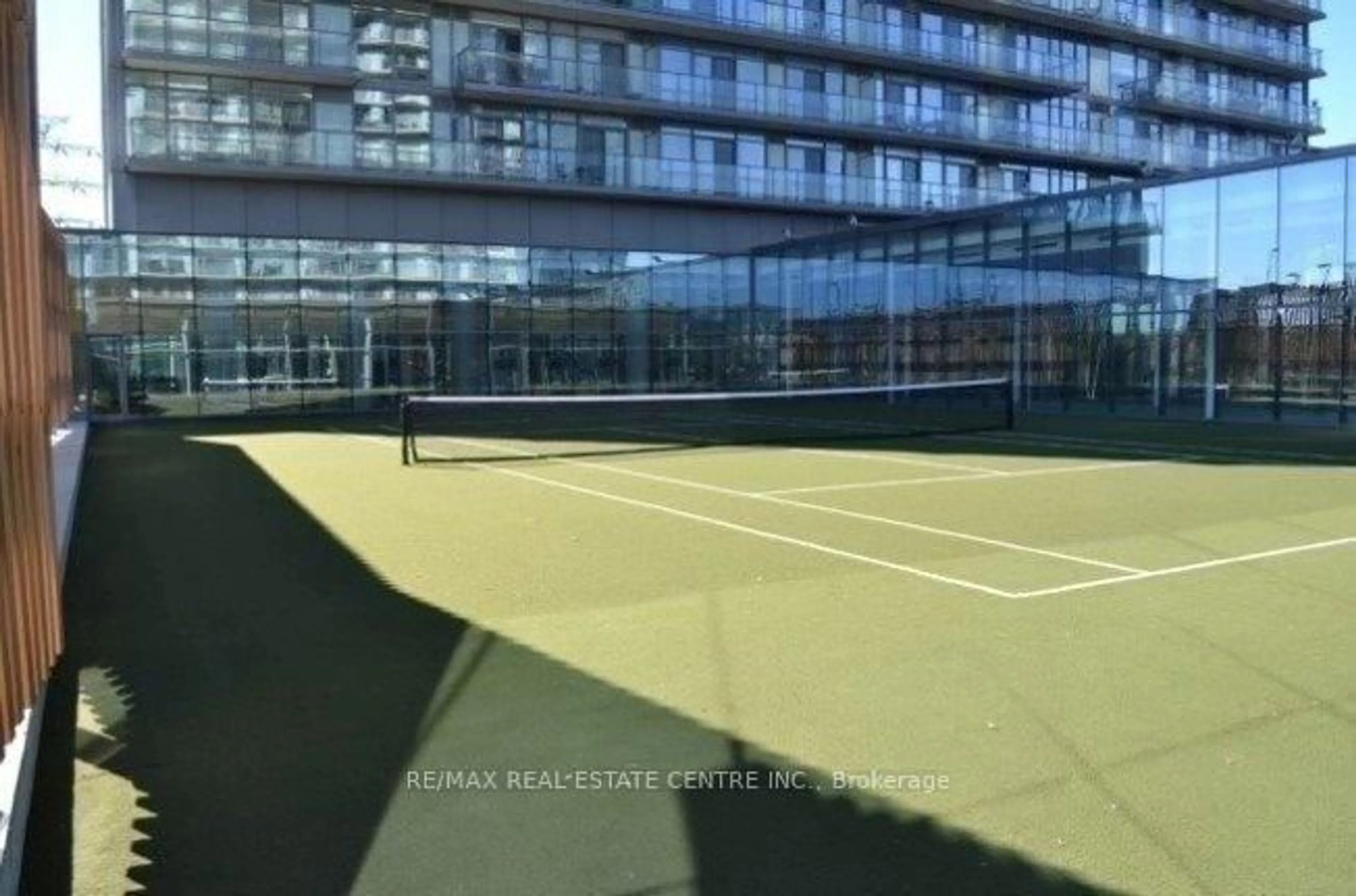 Blurry image for 105 The Queensway #1010, Toronto Ontario M6S 5B5